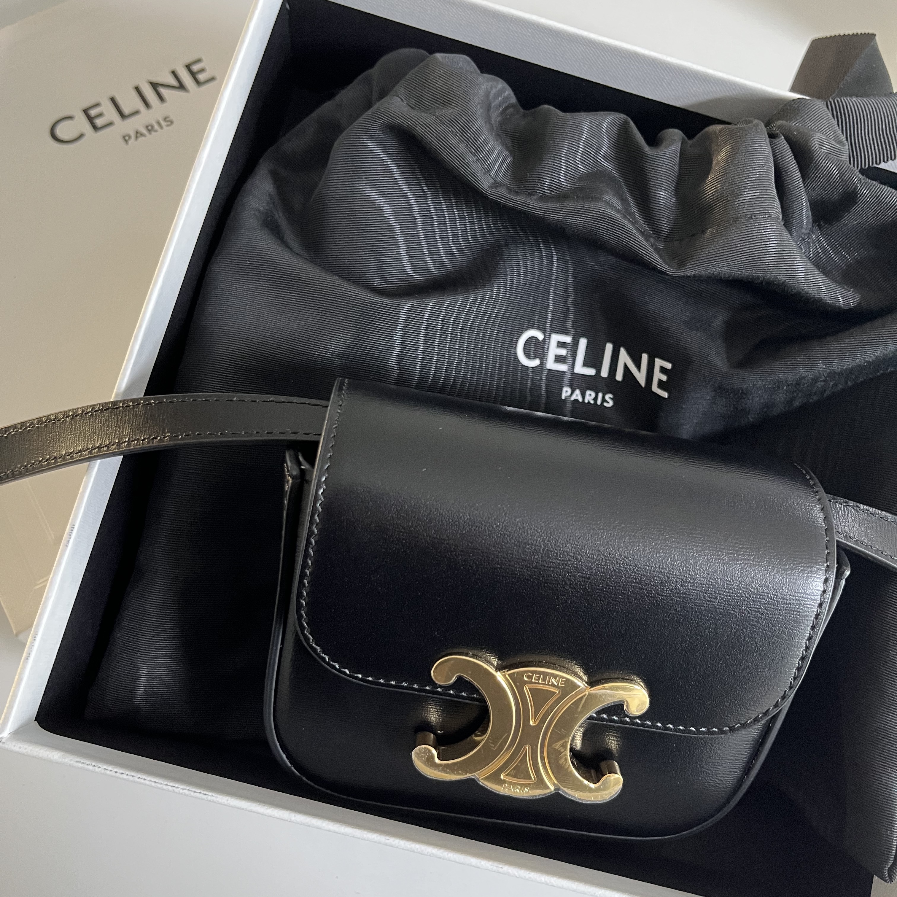 Celine Mini Claude in Shiny Calfskin Black 착용 스타일