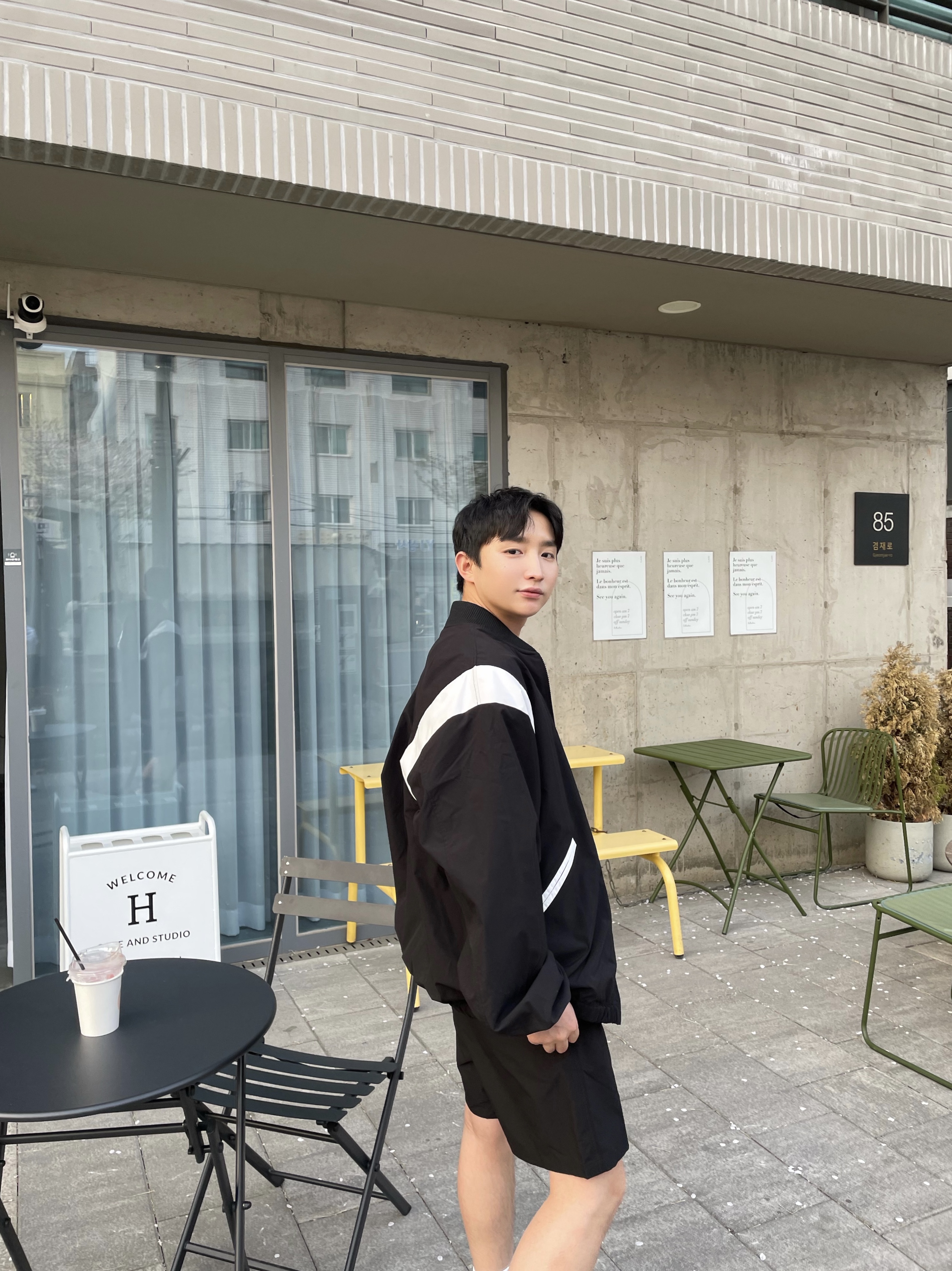 조던 1 미드 SE ASW 블랙 착용 스타일 - 4