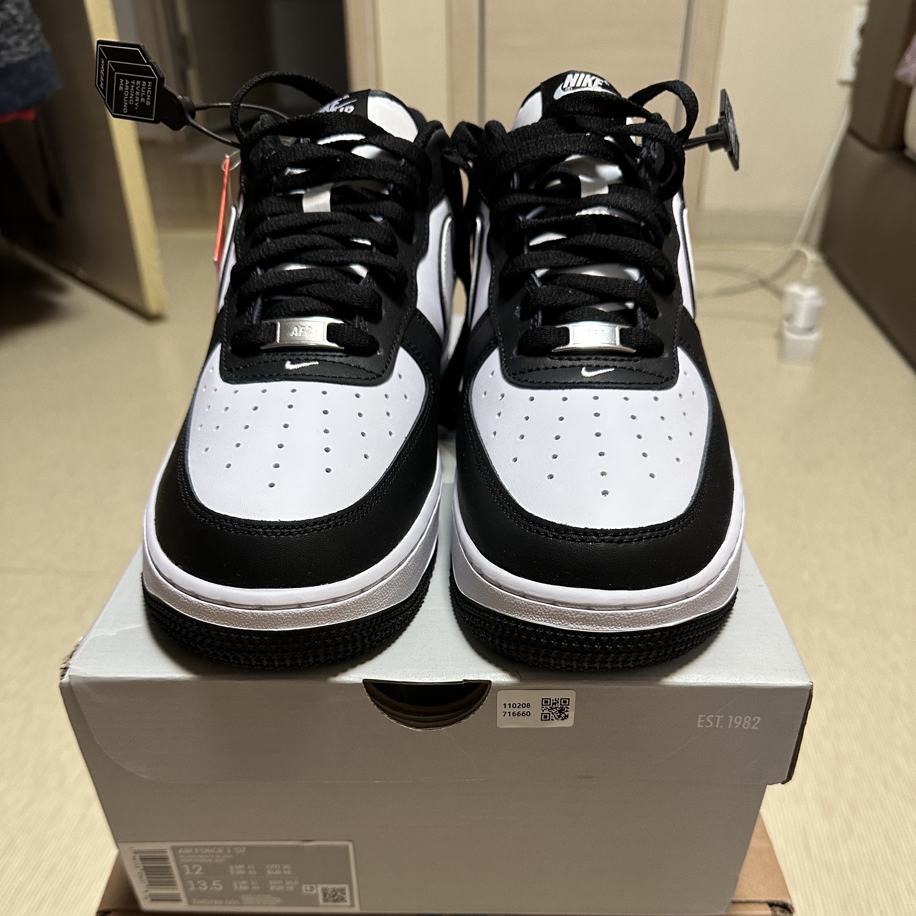 Nike Air Force 1 '07 Black White 착용 스타일 - 2