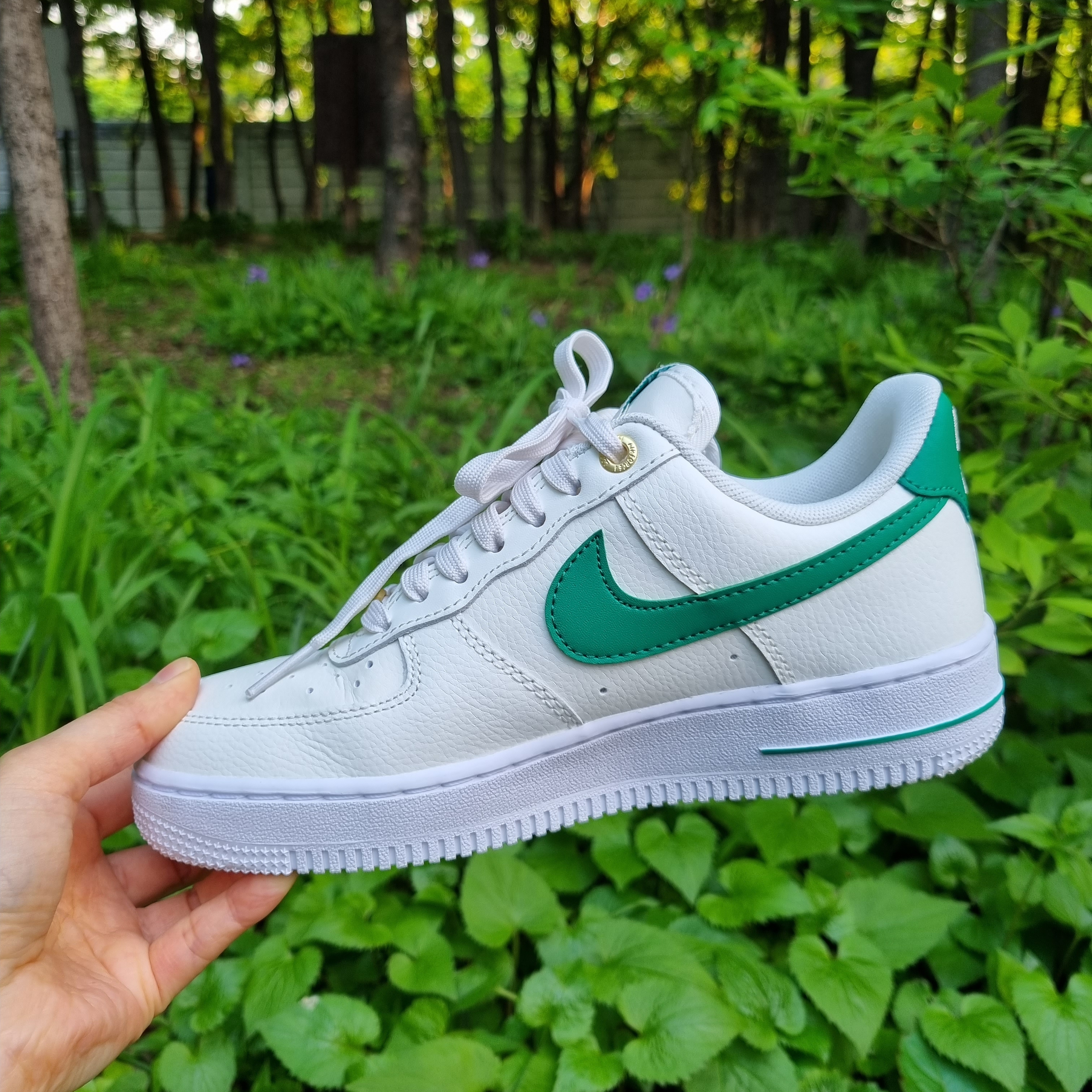 (W) Nike Air Force 1 '07 SE 40th Anniversary Join Forces Sail Malachite 착용 스타일 - 2