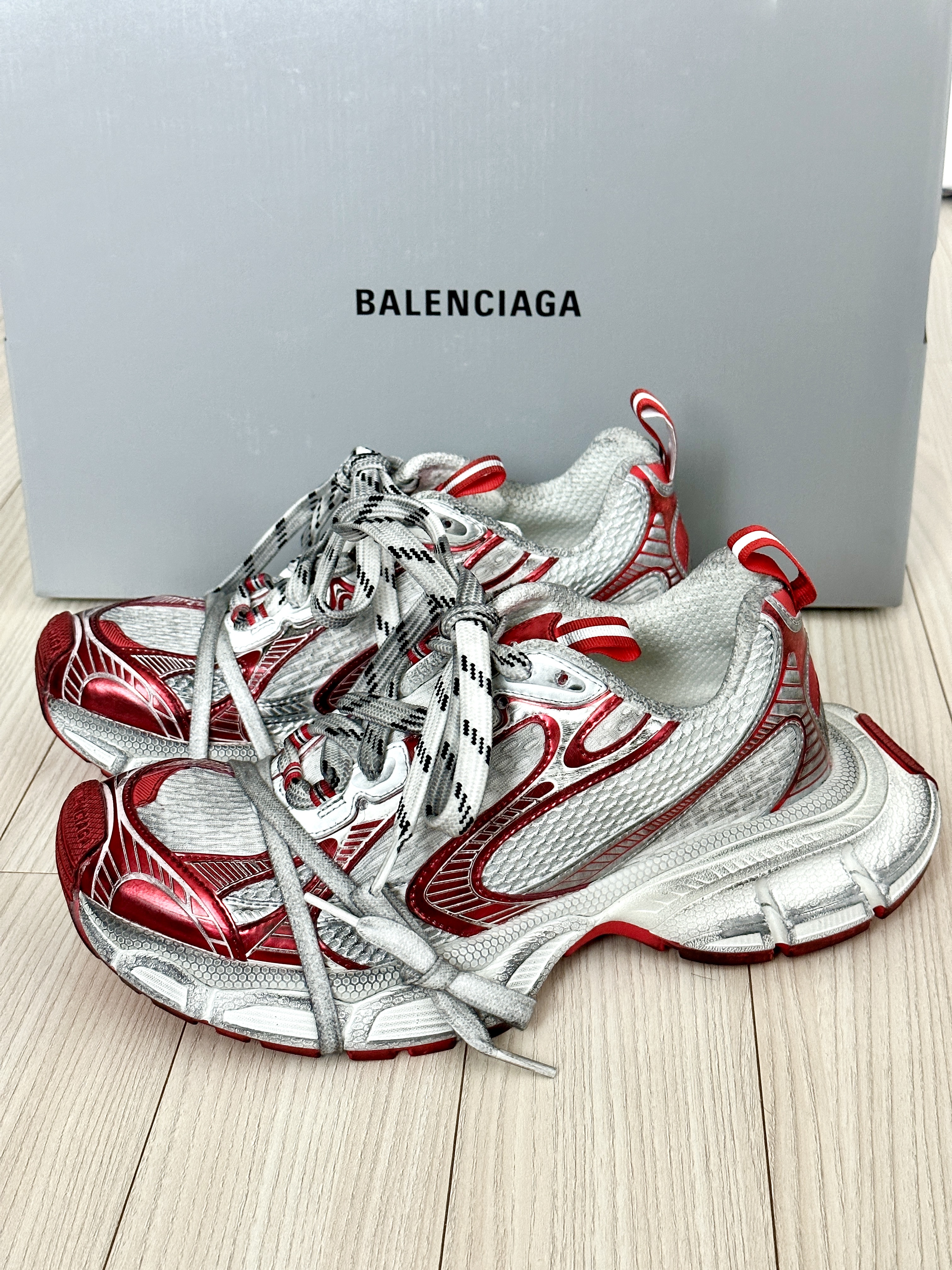 Balenciaga 3XL Sneakers White Red 착용 스타일 - 2
