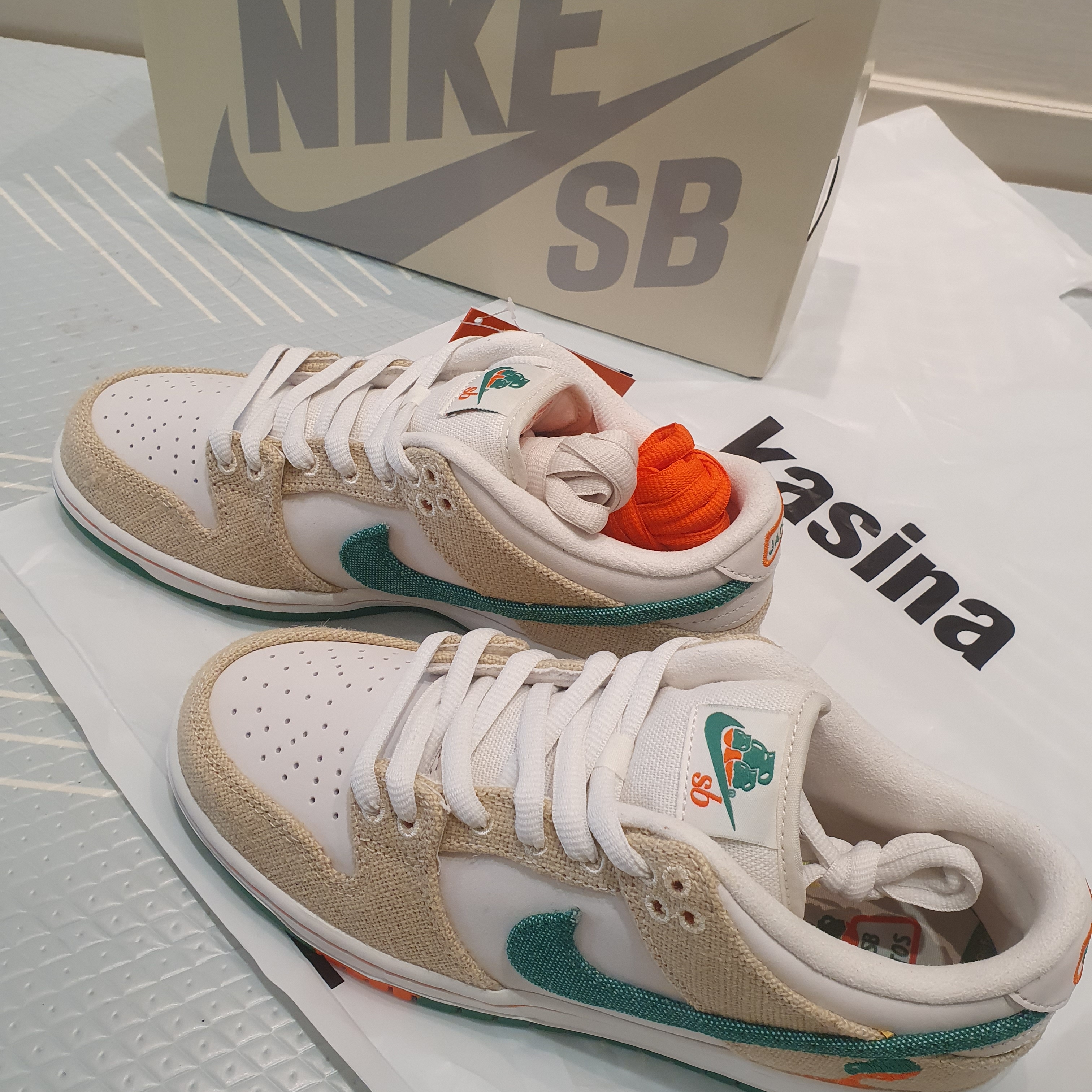 Nike x Jarritos SB Dunk Low Phantom and Malachite 착용 스타일 - 1
