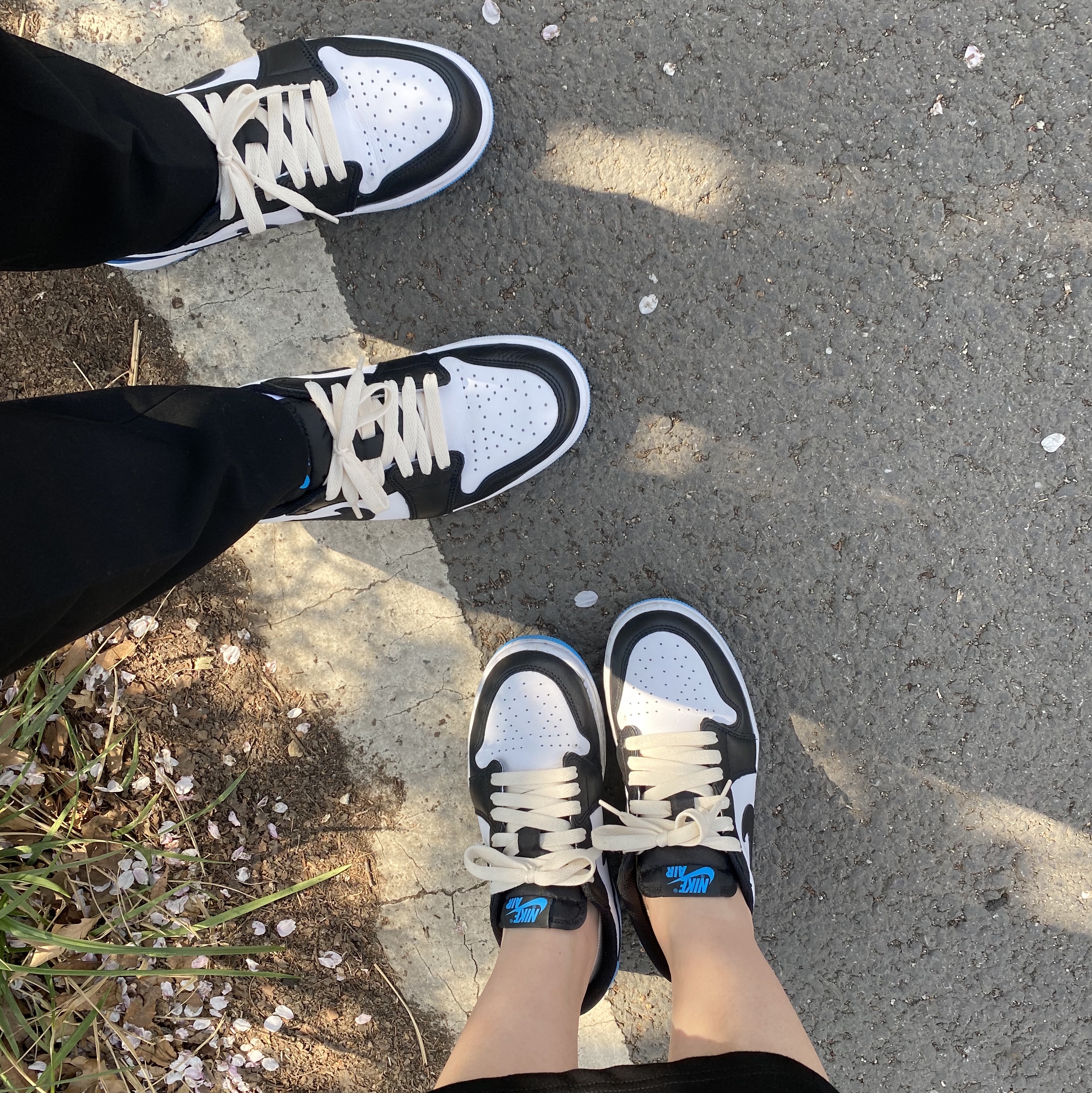 Jordan 1 Retro Low OG Black and Dark Powder Blue 착용 스타일 - 3