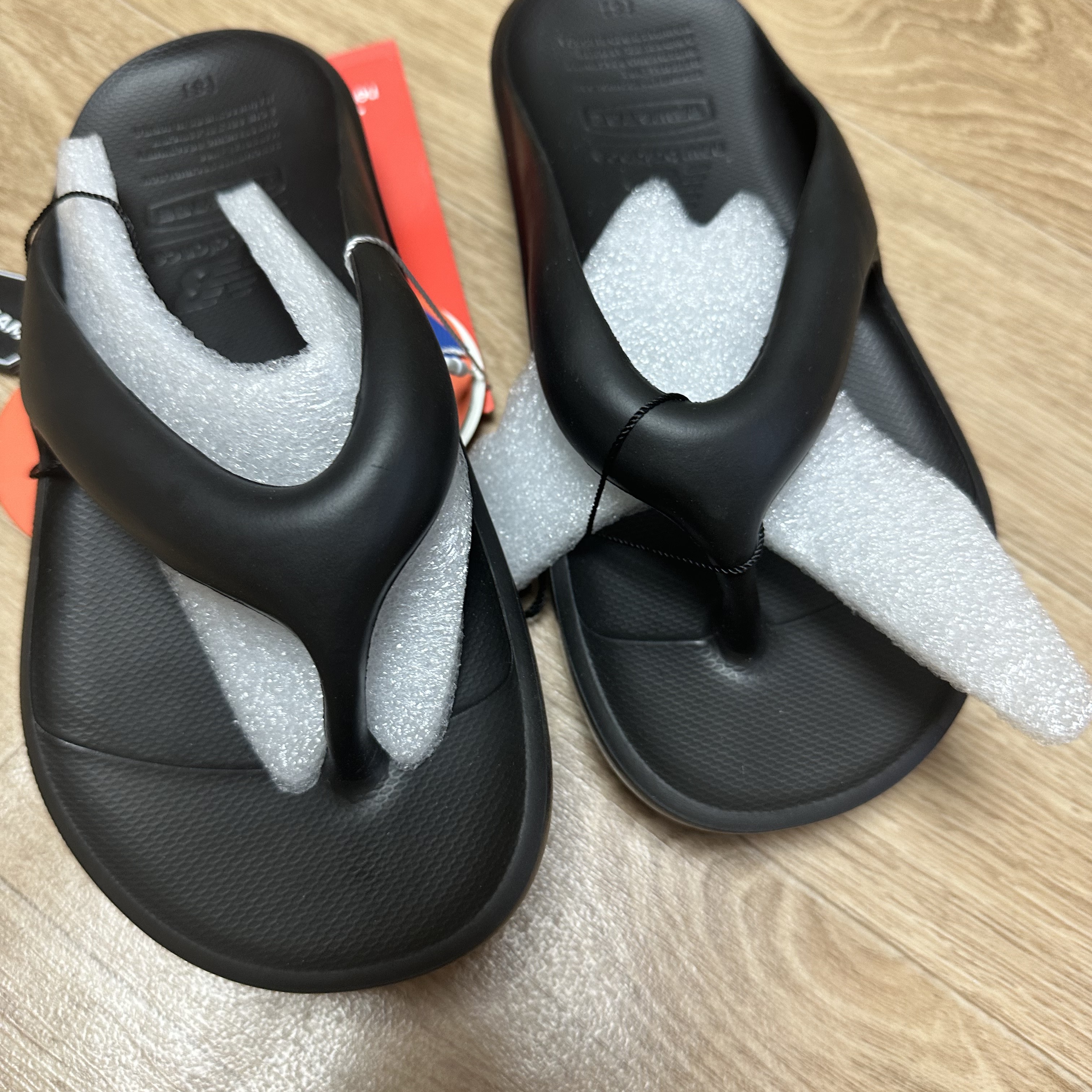 New Balance x Taw&Toe Flip Flop Black 착용 스타일