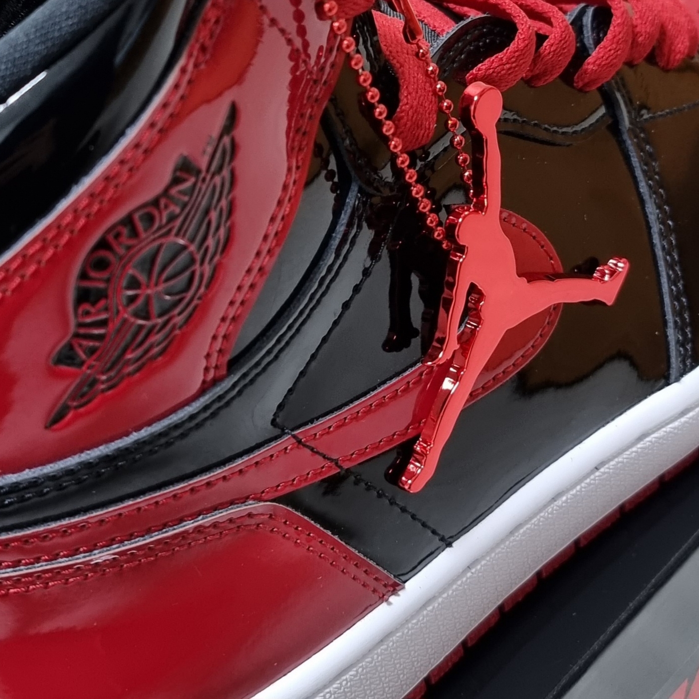 Jordan 1 Retro High OG Patent Bred 착용 스타일 - 3