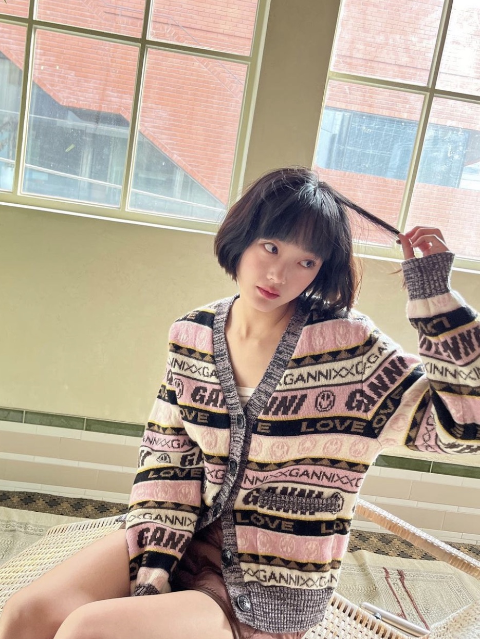 (W) Ganni Graphic Cardigan Petrified Oak 착용 스타일 - 1