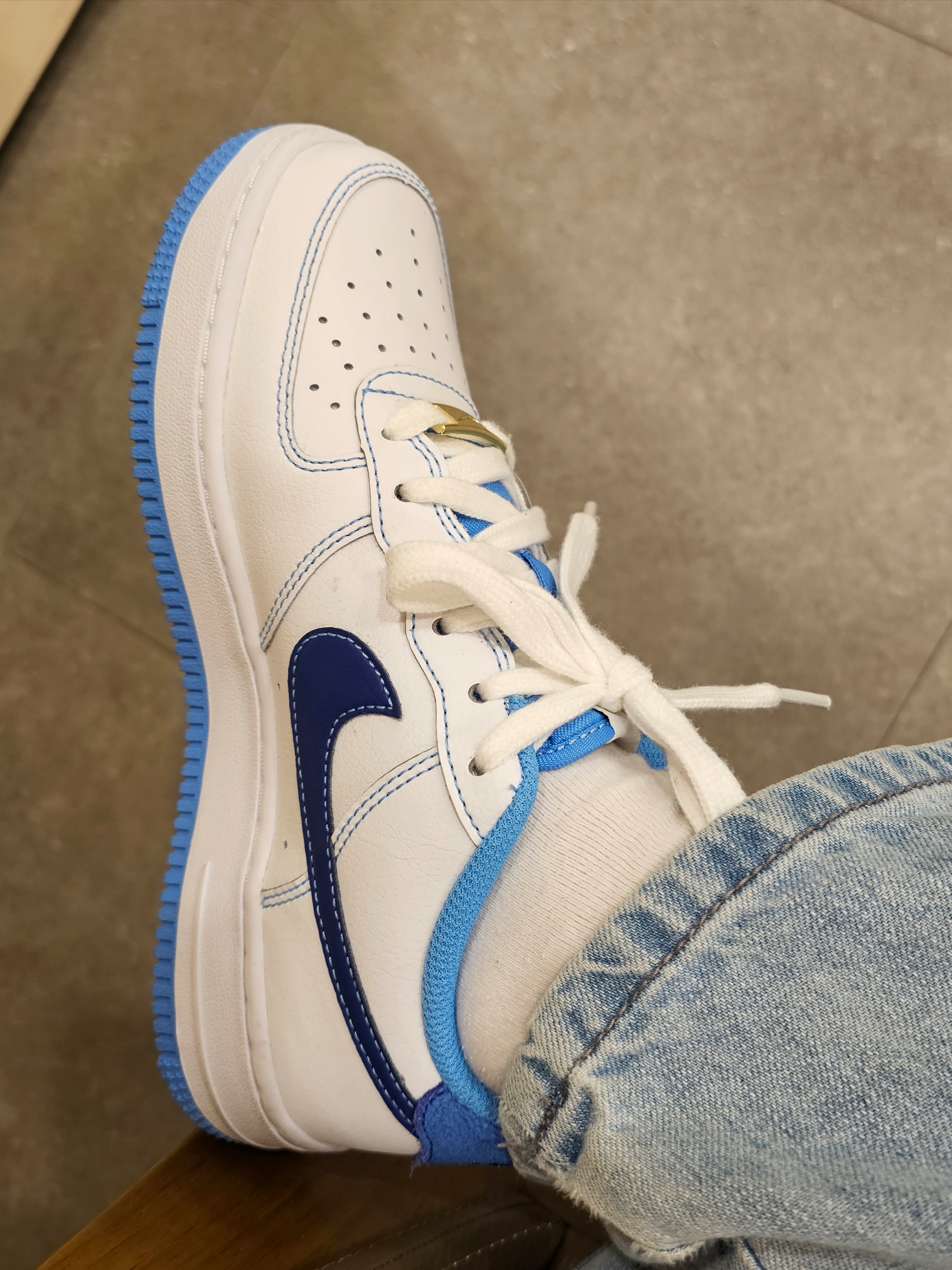 (GS) Nike Air Force 1 S50 White Deep Royal 착용 스타일 - 1