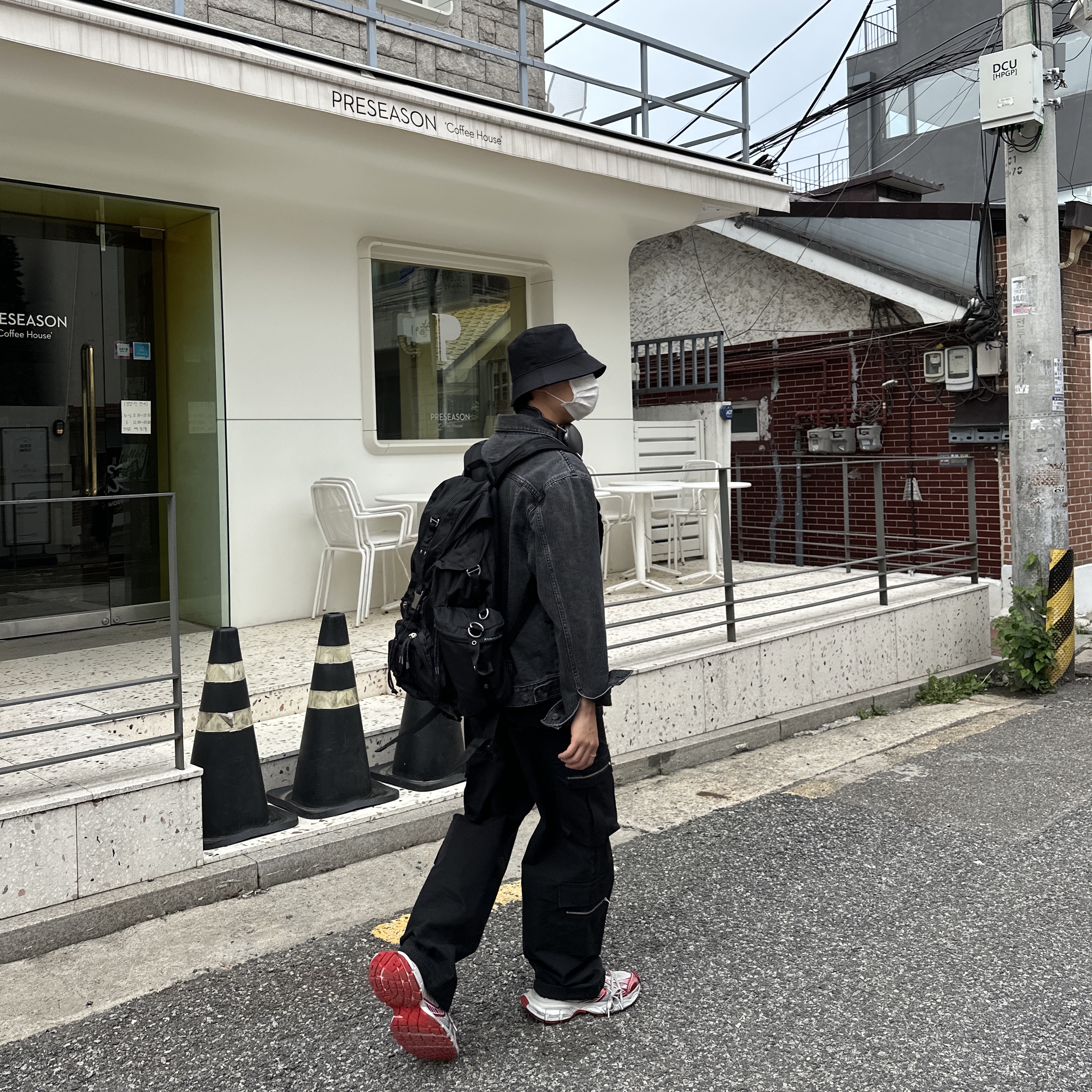 Balenciaga 3XL Sneakers White Red, Apple AirPods Max Lightning Space Gray (Korean Ver.) 착용 스타일