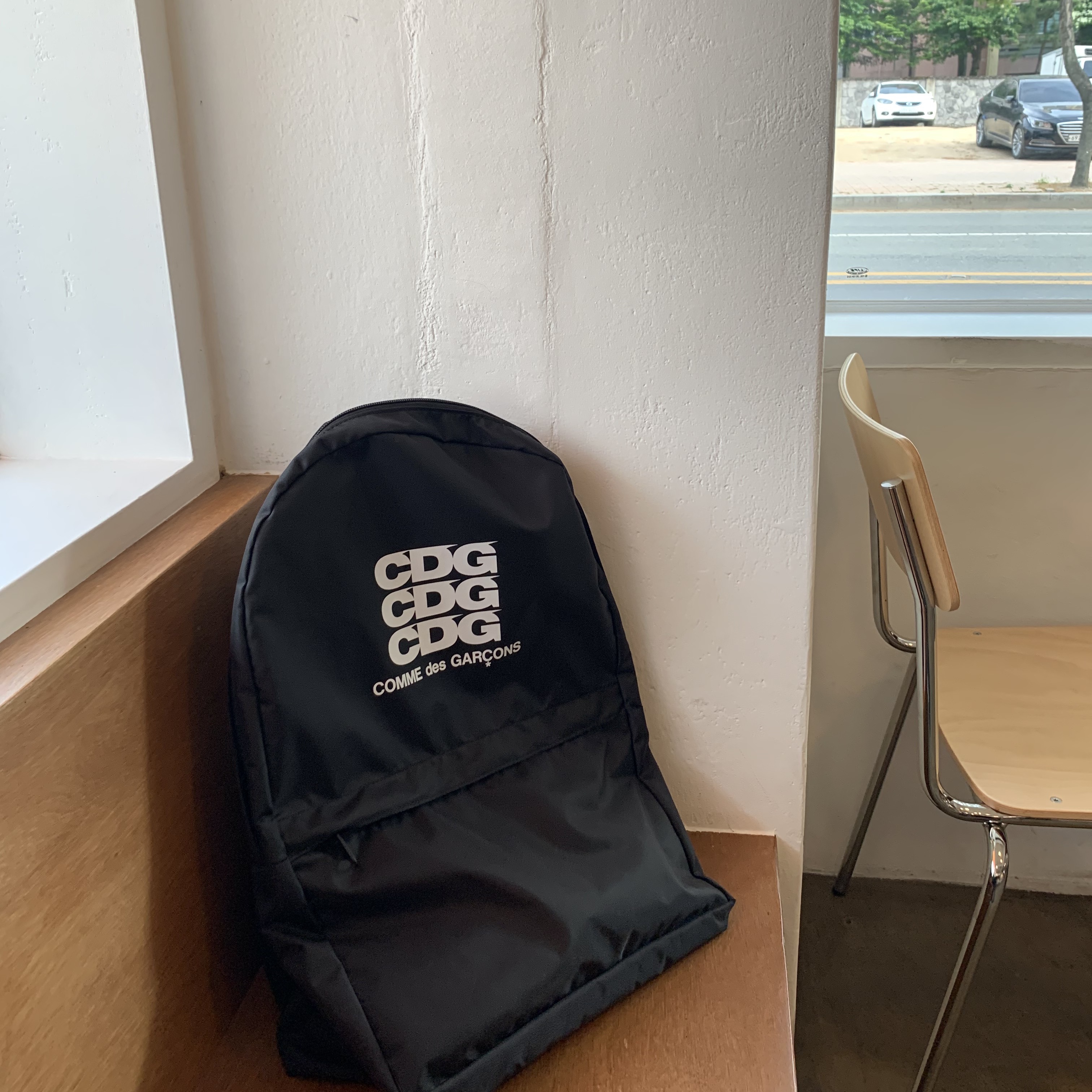 CDG Backpack Black 착용 스타일