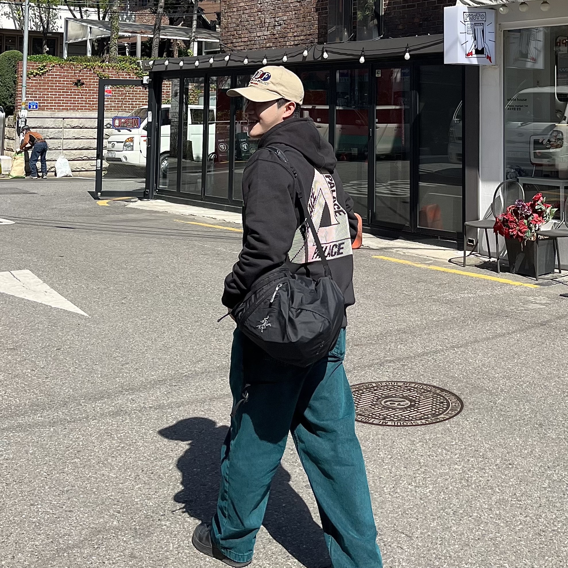 Palace Tri-Lenticular Hood Black - 22FW, Nike x Supreme Air Force 1 Low Black 착용 스타일 - 3