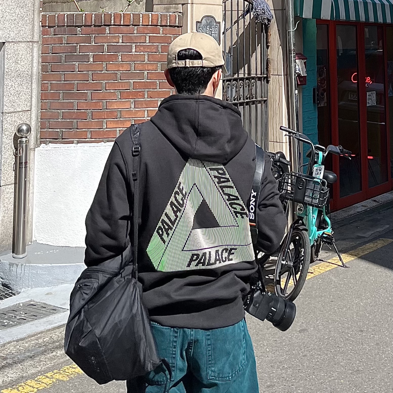 Palace Tri-Lenticular Hood Black - 22FW, Nike x Supreme Air Force 1 Low Black 착용 스타일 - 2