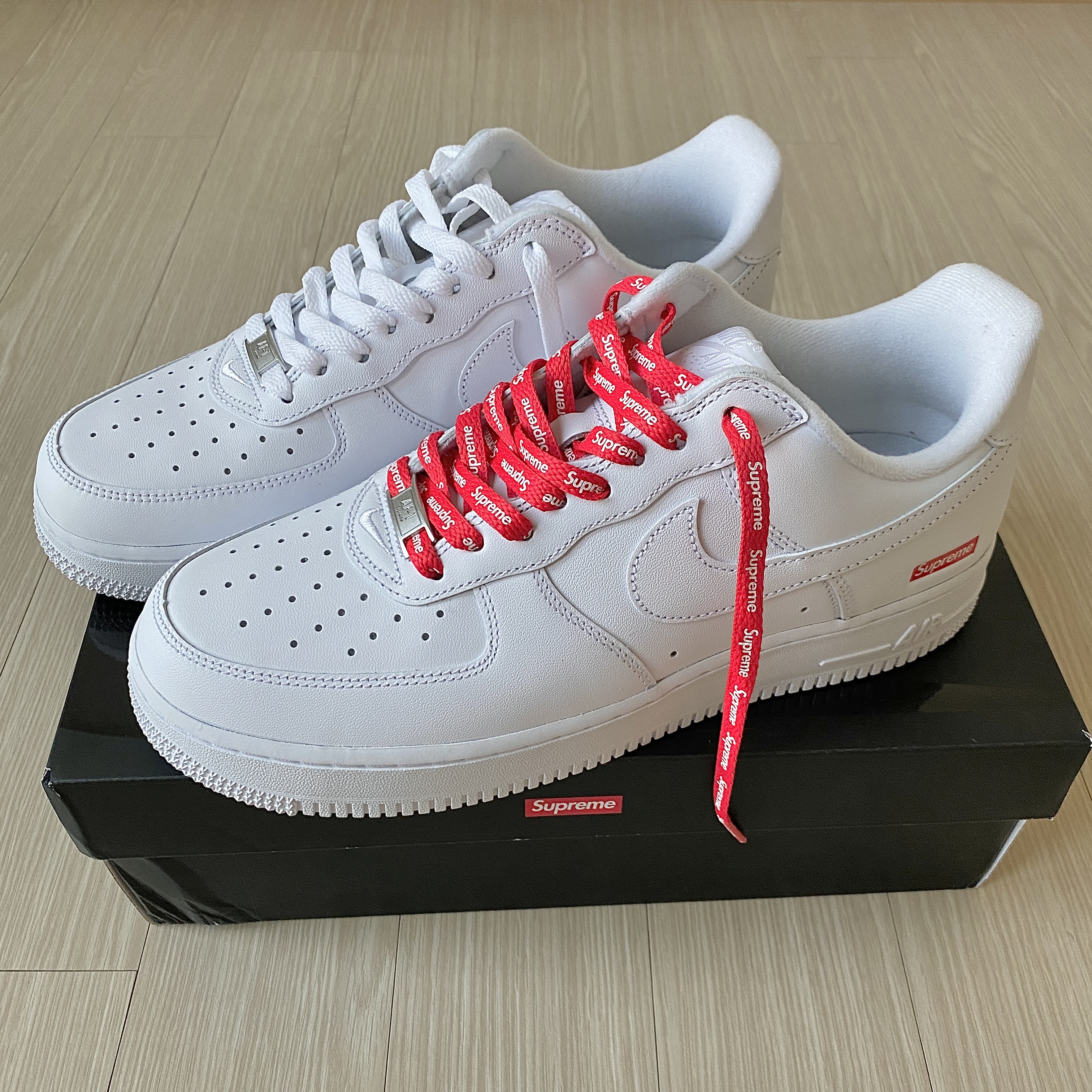 Nike x Supreme Air Force 1 Low White 착용 스타일