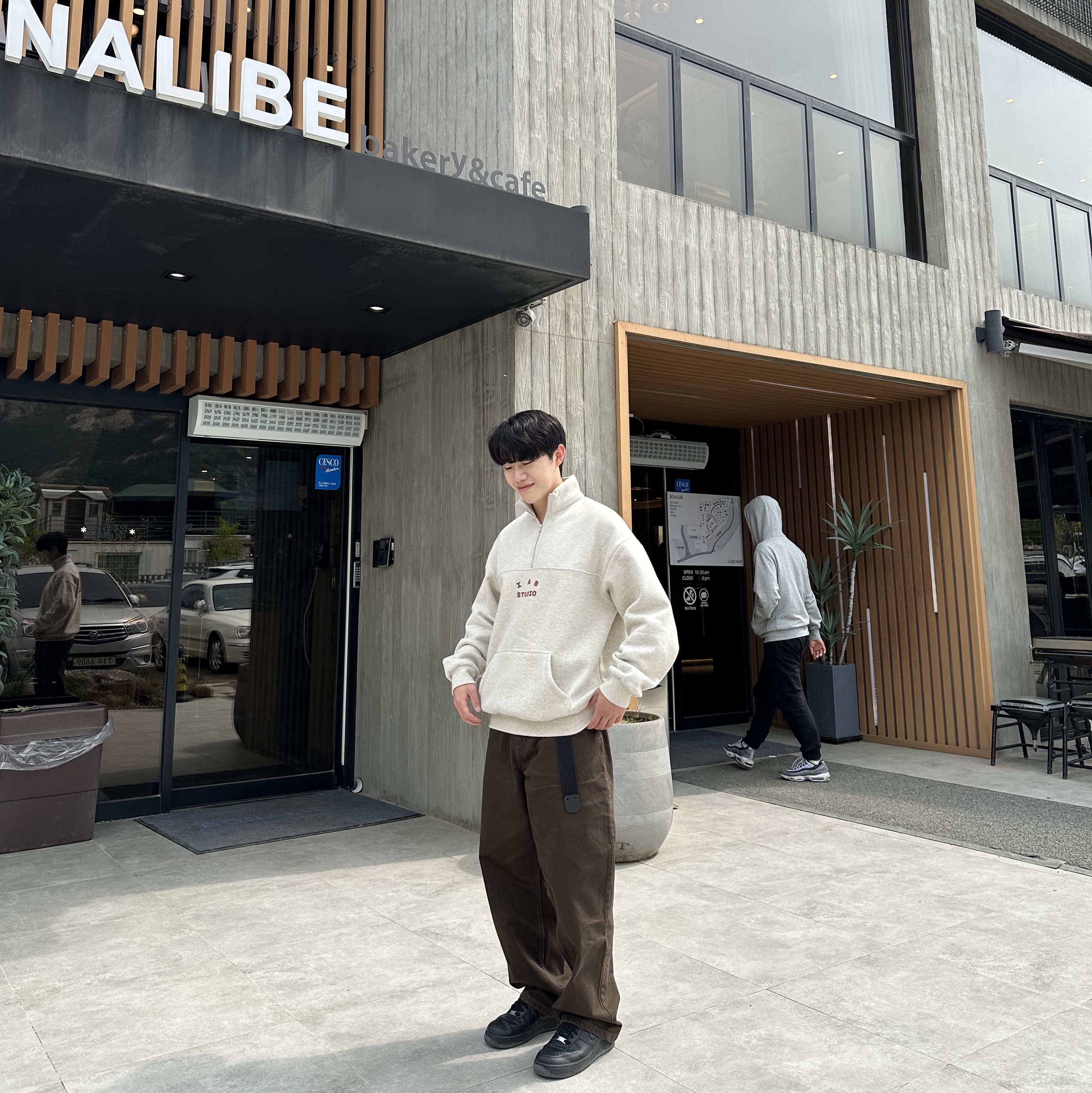 IAB Studio Half Zip-Up Oatmeal Burgundy, Nike x Supreme Air Force 1 Low Black 착용 스타일 - 2