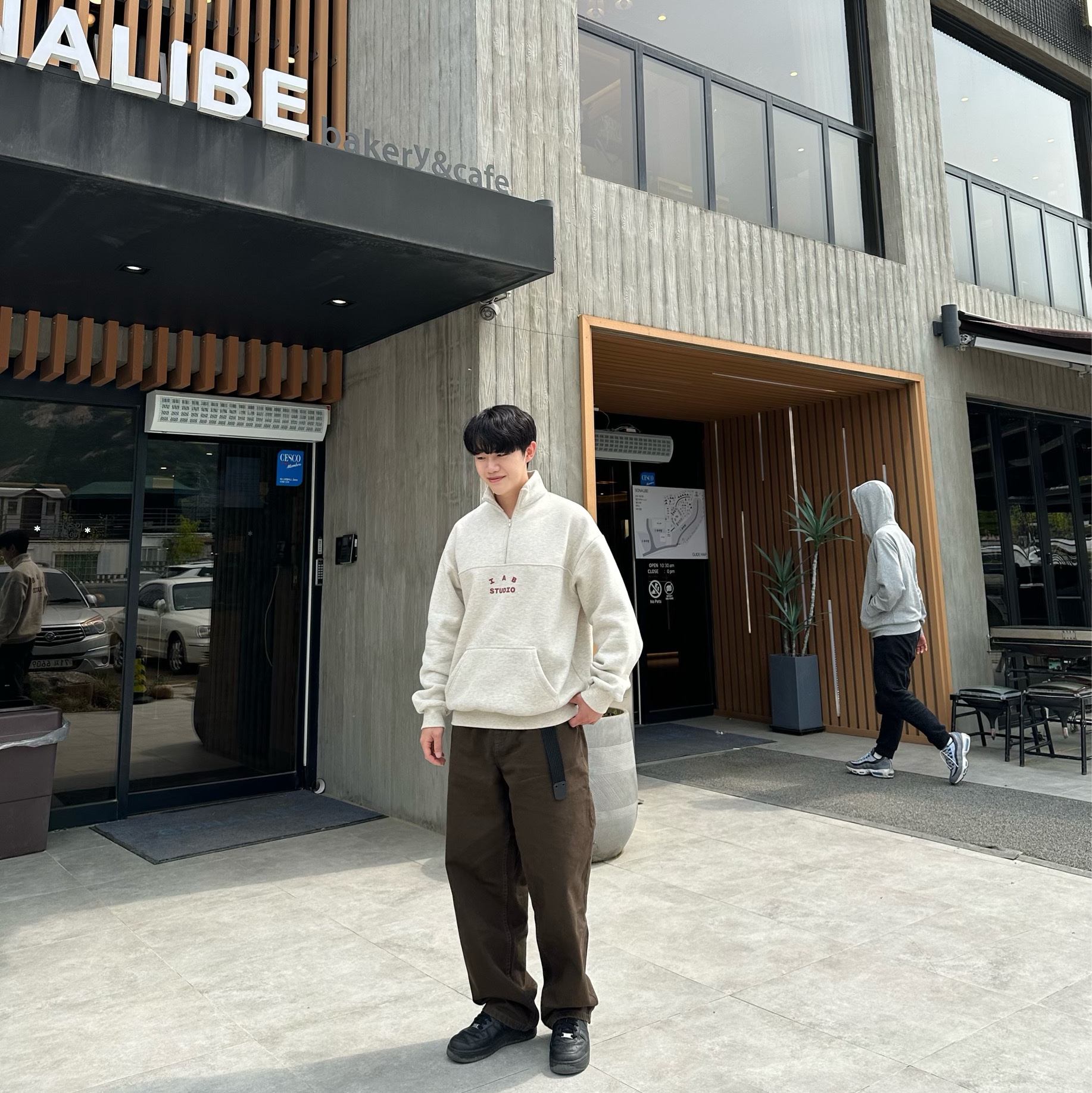 IAB Studio Half Zip-Up Oatmeal Burgundy, Nike x Supreme Air Force 1 Low Black 착용 스타일 - 1