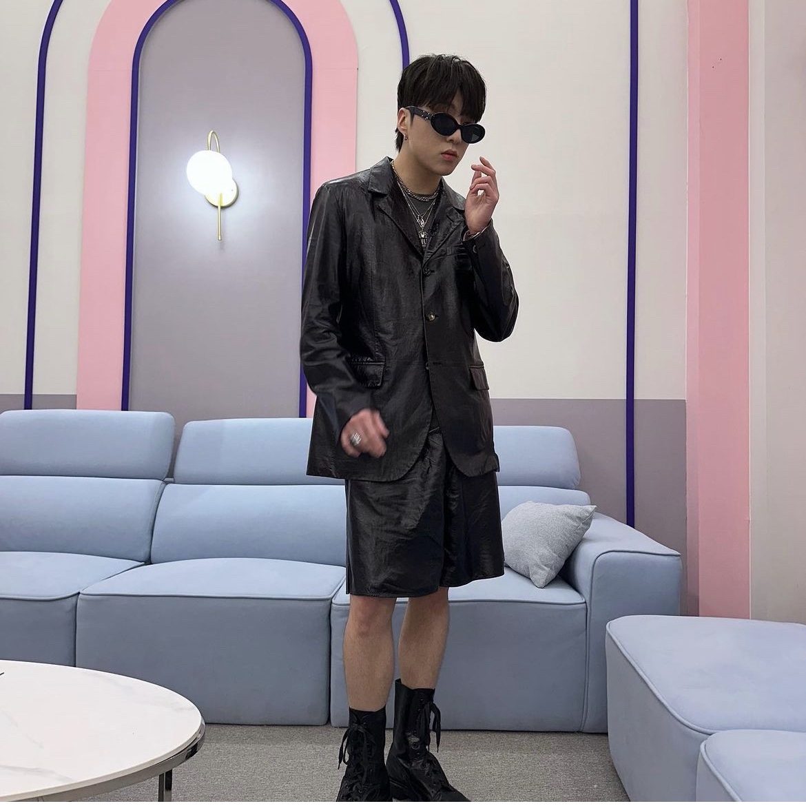 젠틀 몬스터 x 메종 마르지엘라 MM005 블랙 블랙 착용 스타일 - 1
