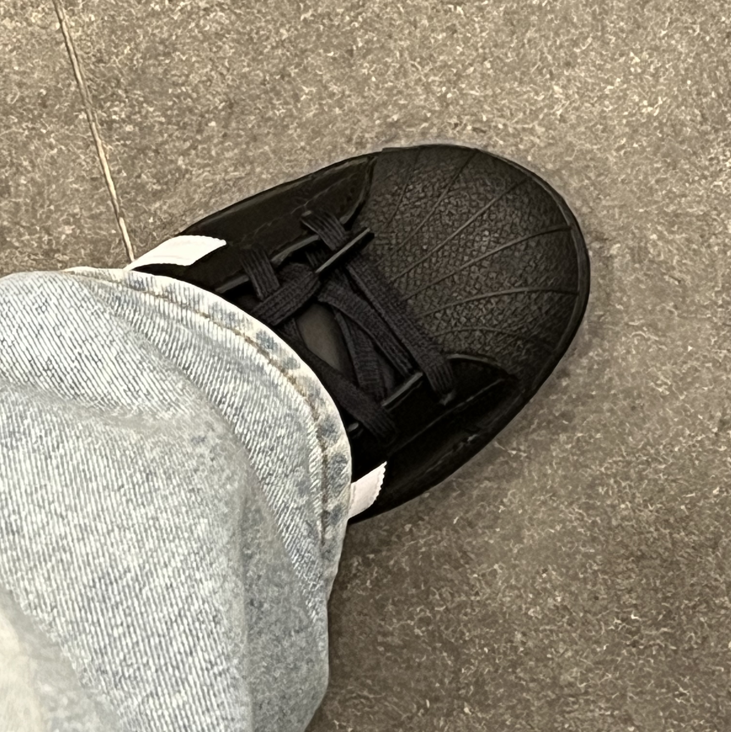 (J) Adidas Superstar Black White 착용 스타일