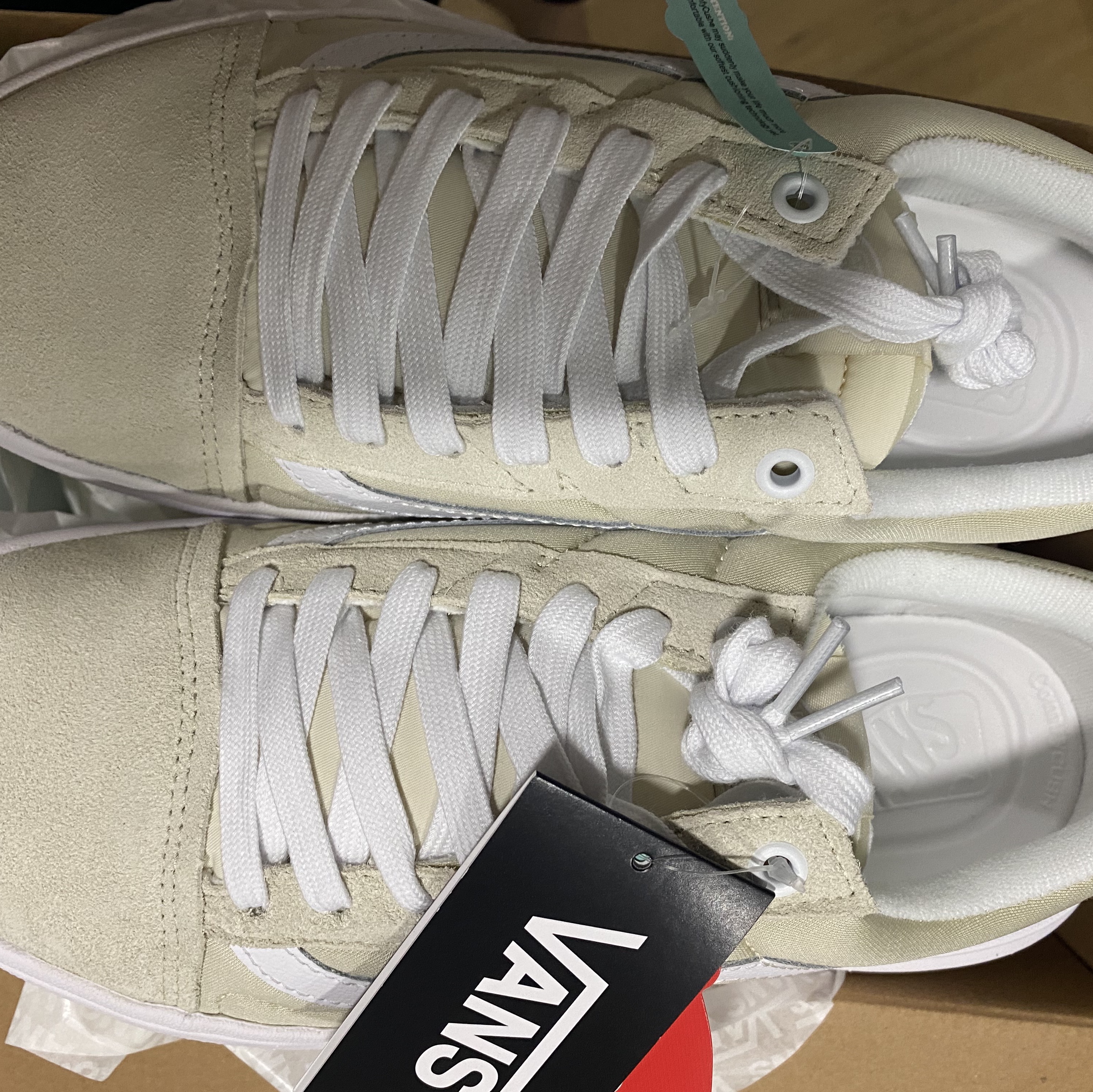 Vans Old Skool Overt CC Sand White 착용 스타일 - 2