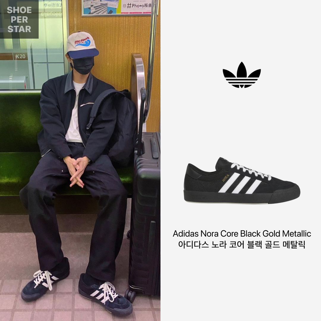 Adidas Nora Core Black Gold Metallic 착용 스타일 - 1