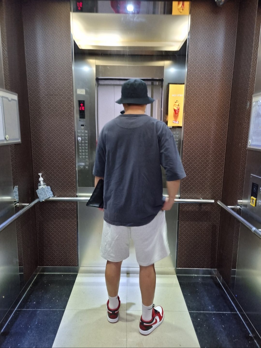 Jordan 1 Low White Gym Red Black, Jordan Jumpman Washed Bucket Hat Black 착용 스타일