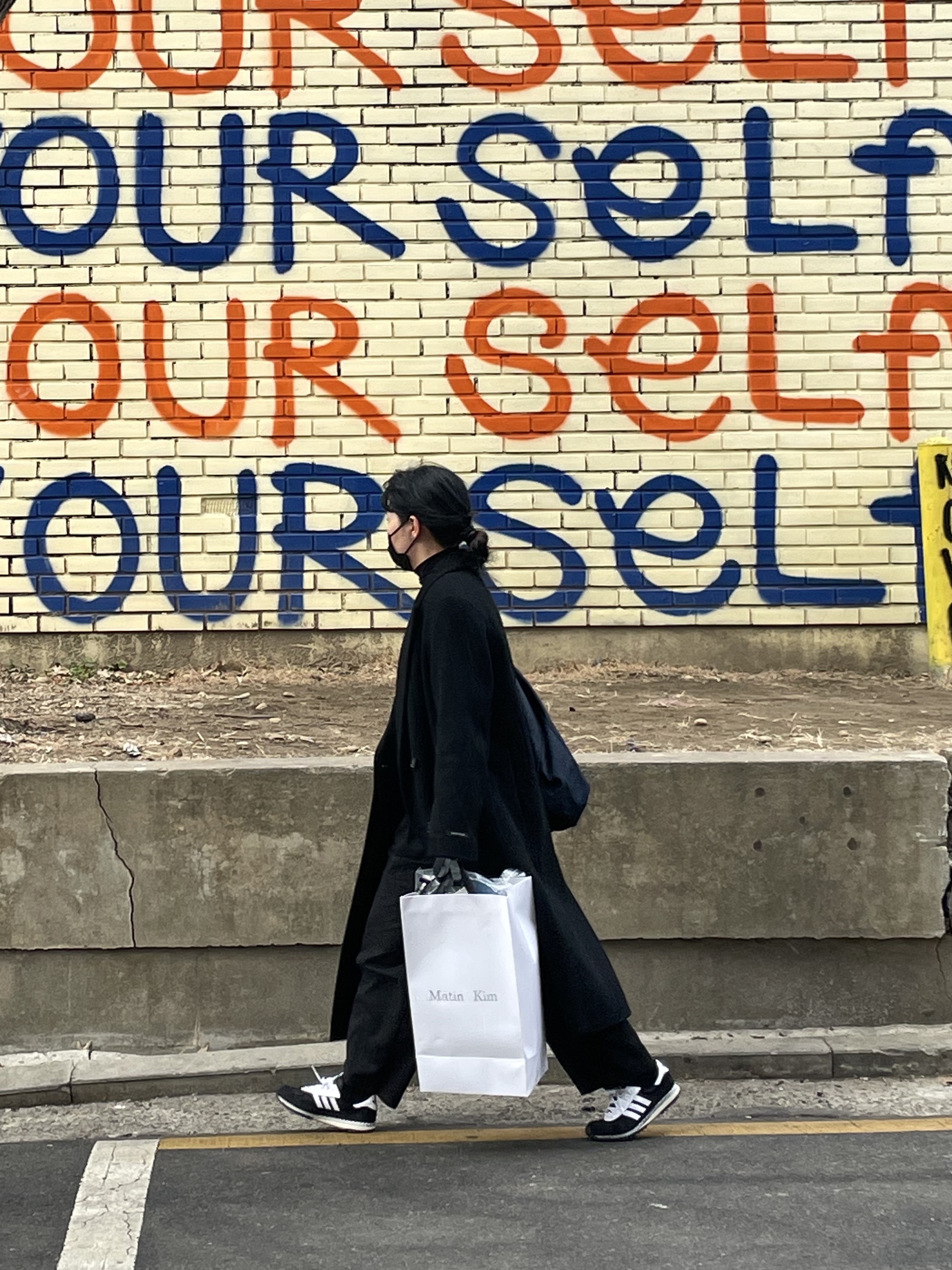 Adidas City Marathon PT Core Black, A.P.C. Daniela Shopping Bag Indigo 착용 스타일 - 2