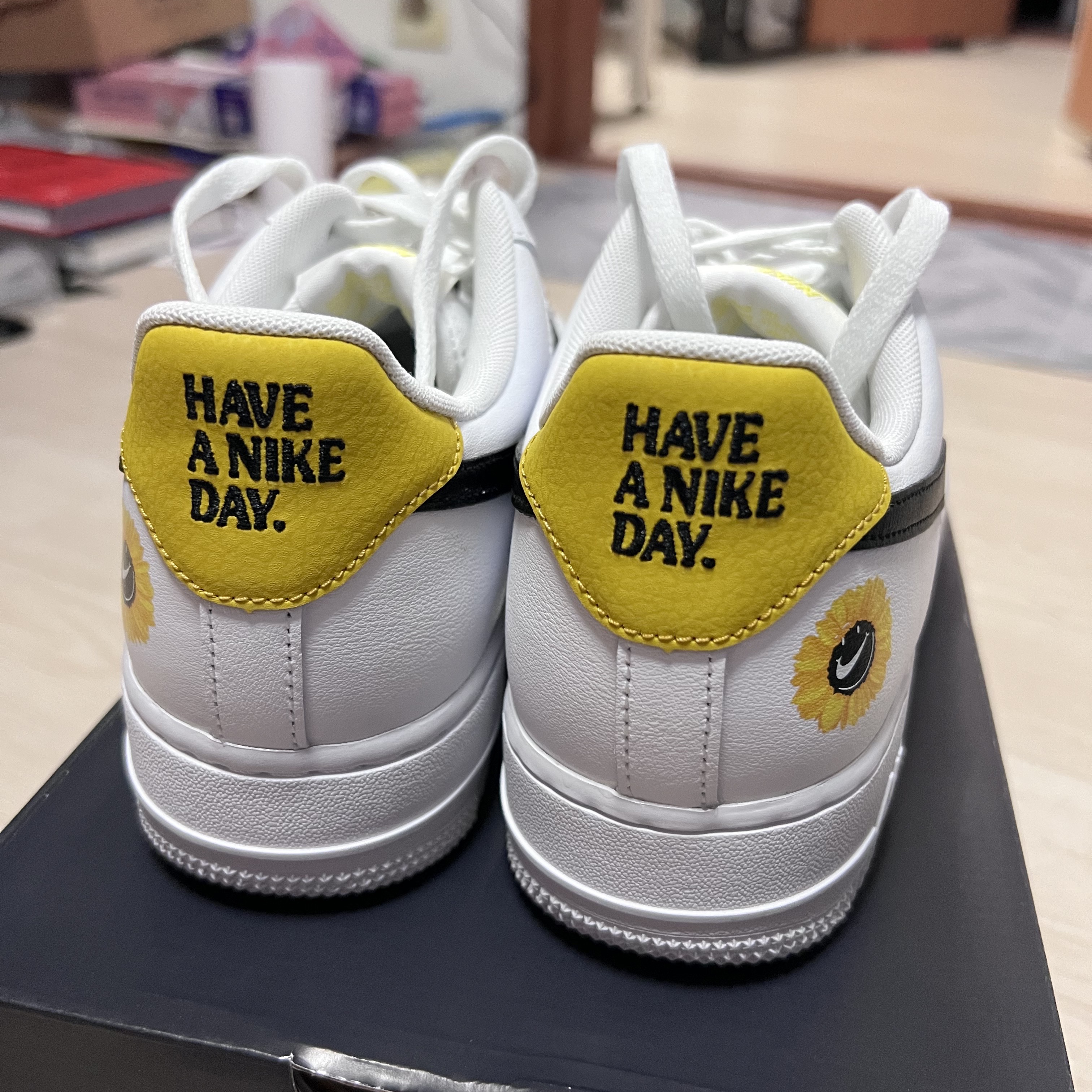 Nike Air Force 1 '07 LV8 2 Have a Nike Day 착용 스타일 - 1