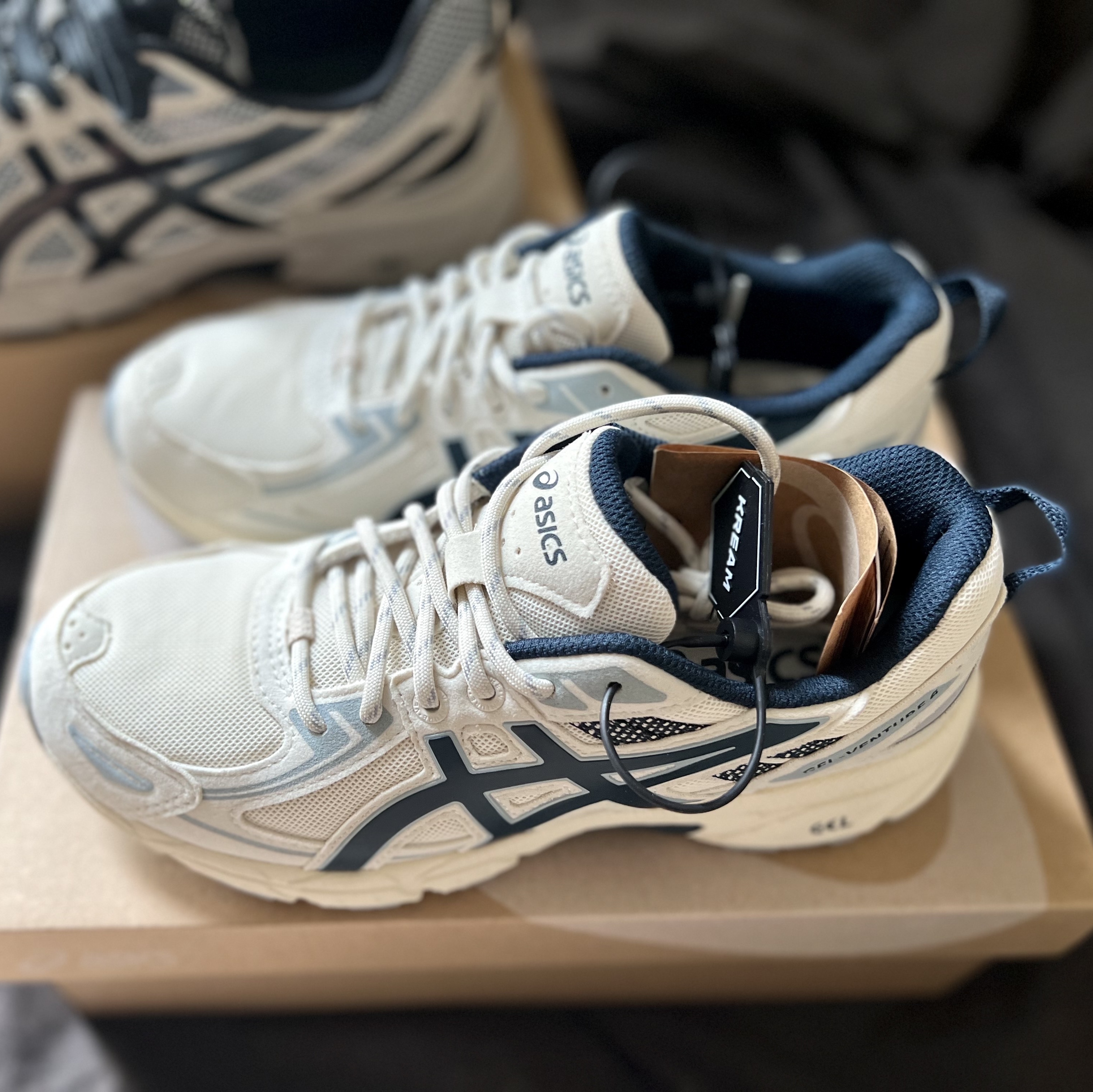 Asics Gel-Venture 6 Feather Grey Black, Asics Gel-Venture 6 SPS Birch French Blue 착용 스타일 - 2