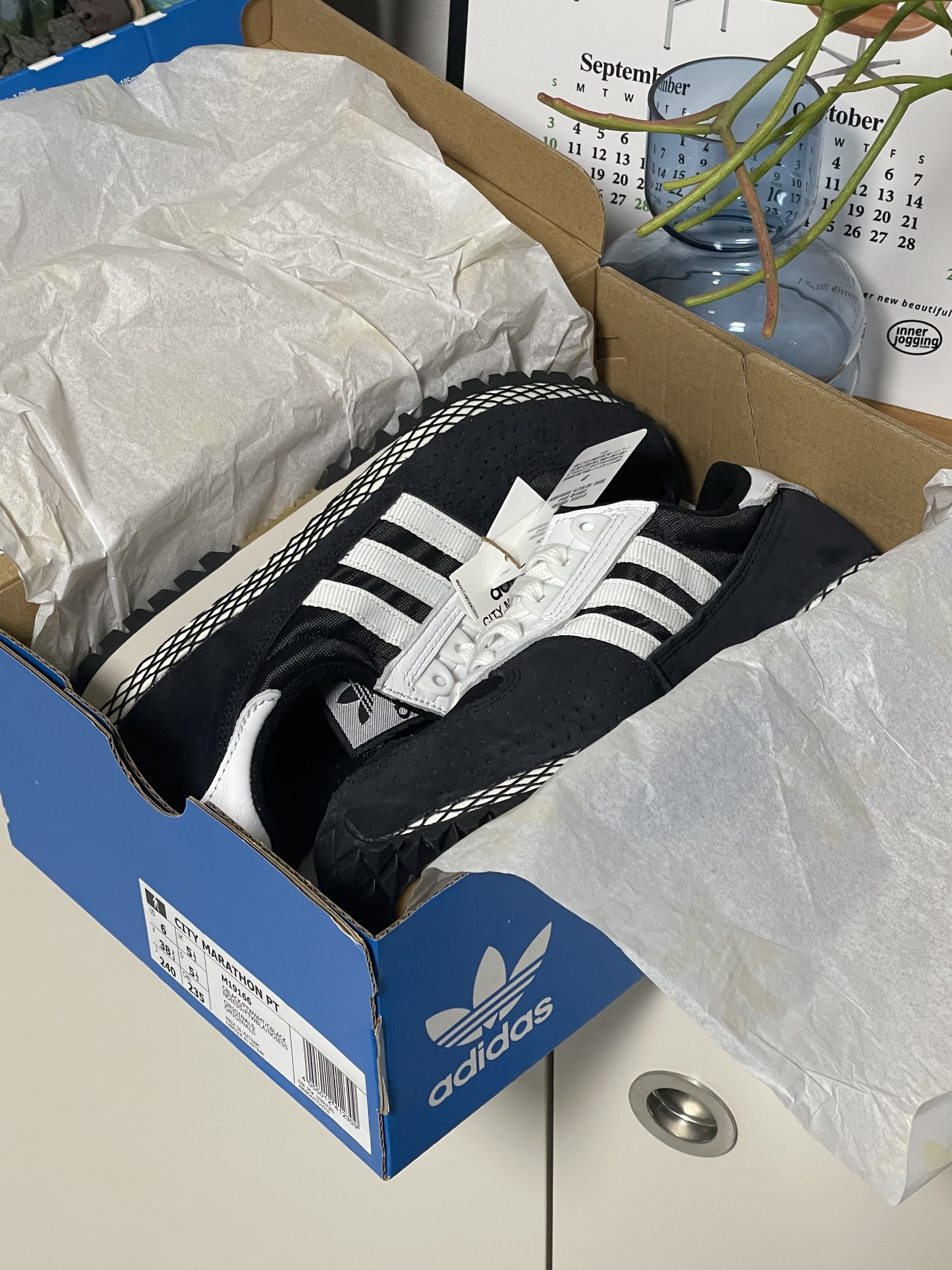 Adidas City Marathon PT Core Black, A.P.C. Daniela Shopping Bag Indigo 착용 스타일 - 1