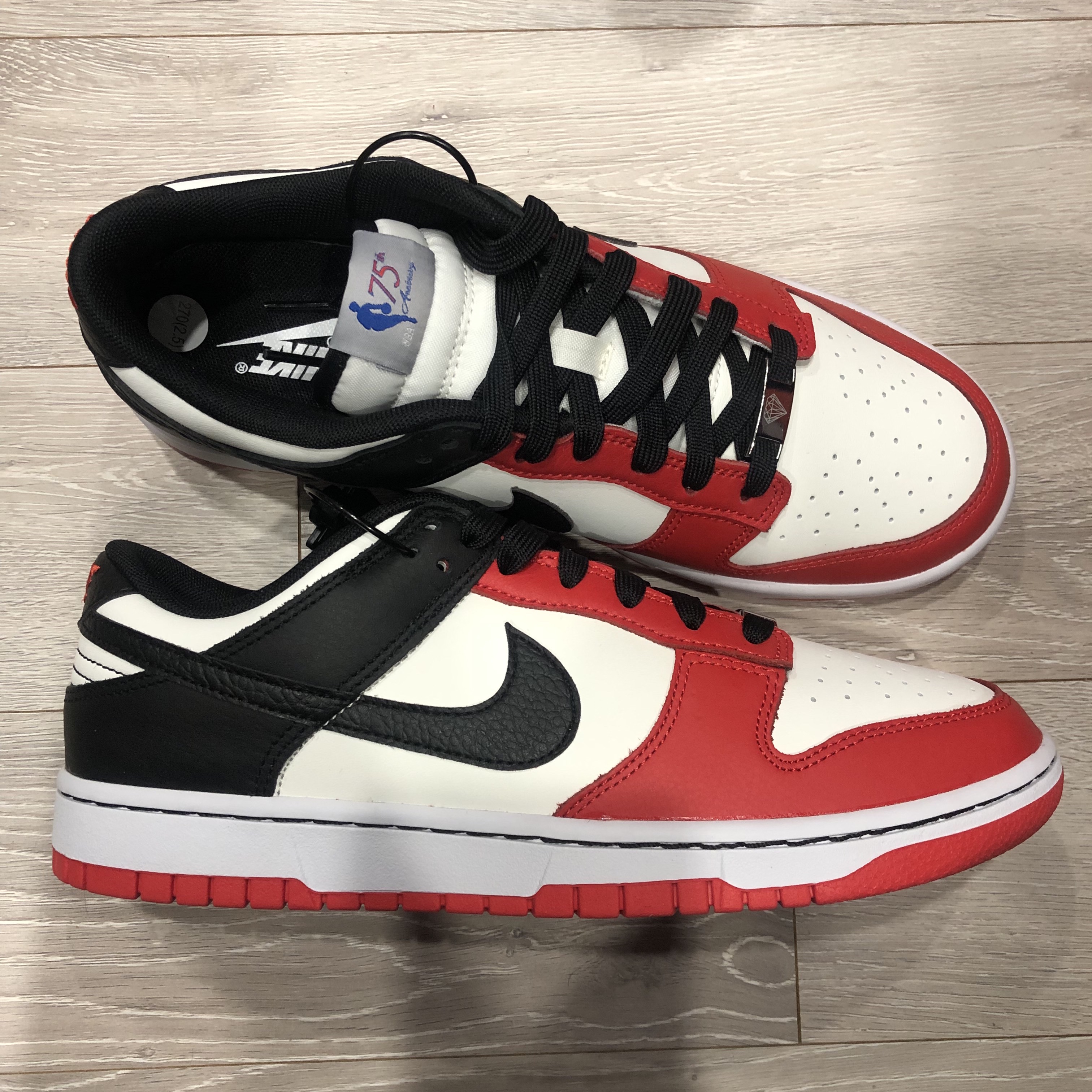 Nike x NBA Dunk Low Retro EMB Black and Chile Red 착용 스타일