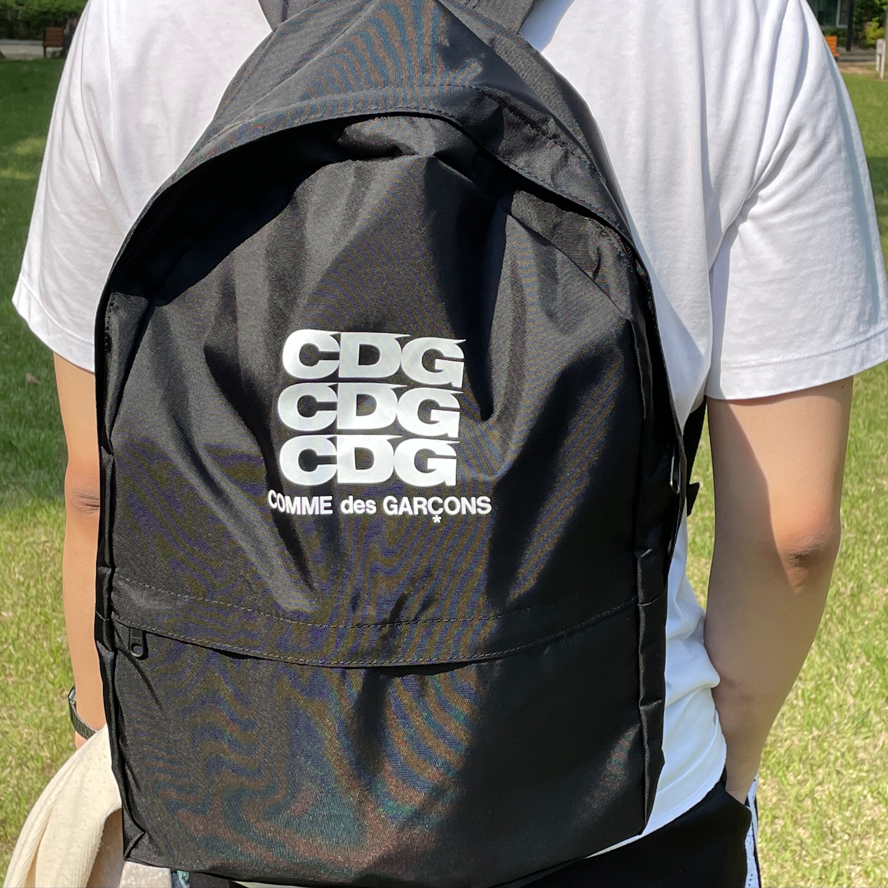CDG Backpack Black 착용 스타일 - 2