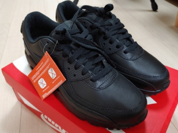Nike Air Max 90 LTR Triple Black 착용 스타일