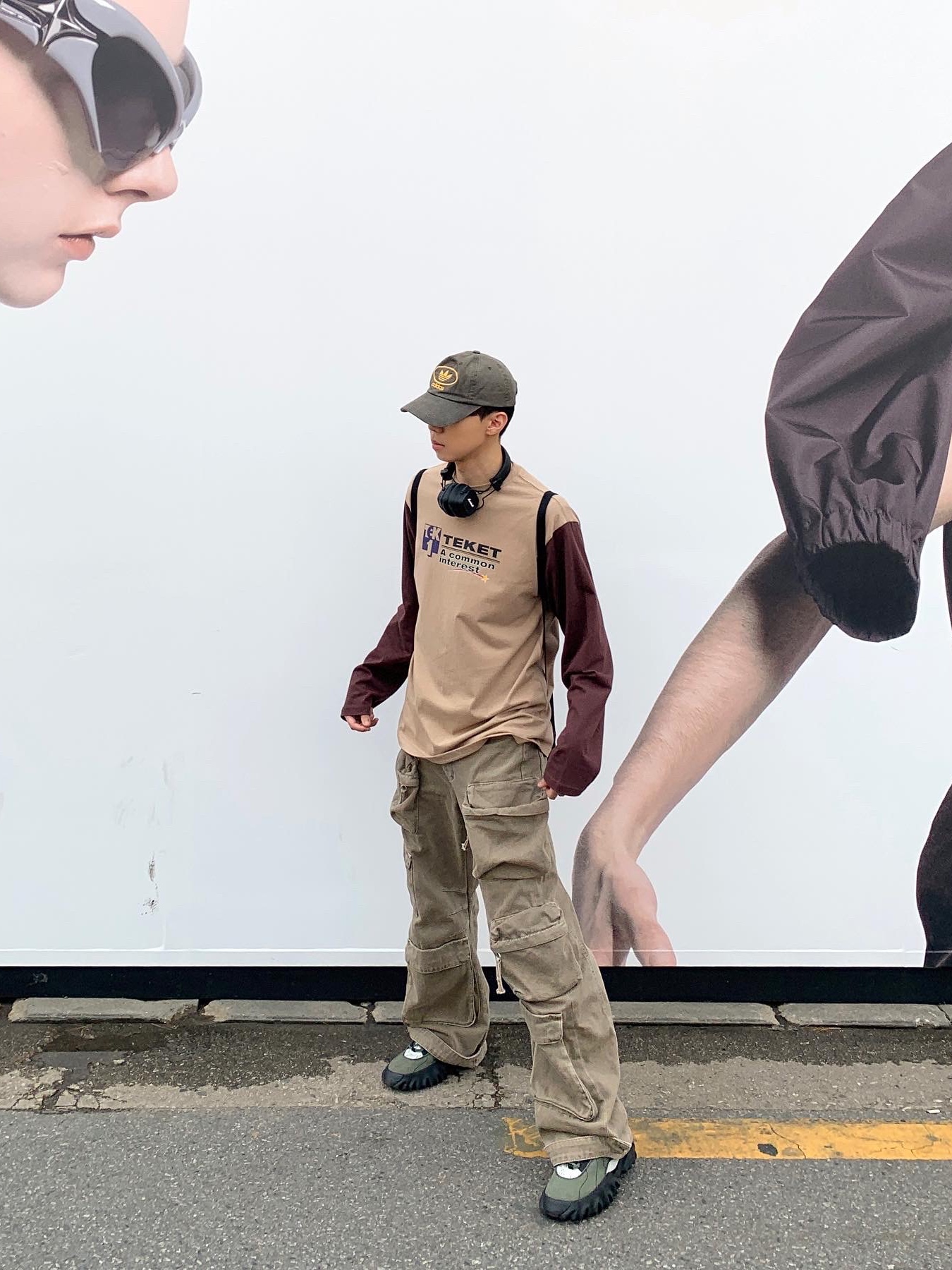 Oakley Factory Team x Brain Dead Chop Saw Olive, Zara Utility Cargo Jeans Dark Sand 착용 스타일 - 1