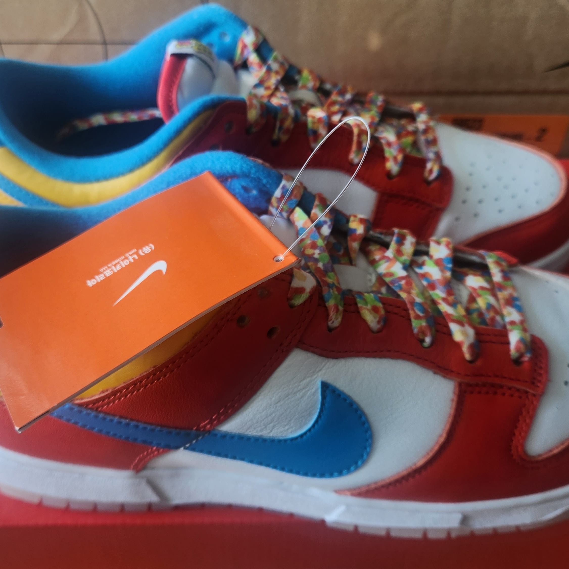 Nike x LeBron James x Fruity Pebbles Dunk Low QS Habanero Red 착용 스타일 - 2