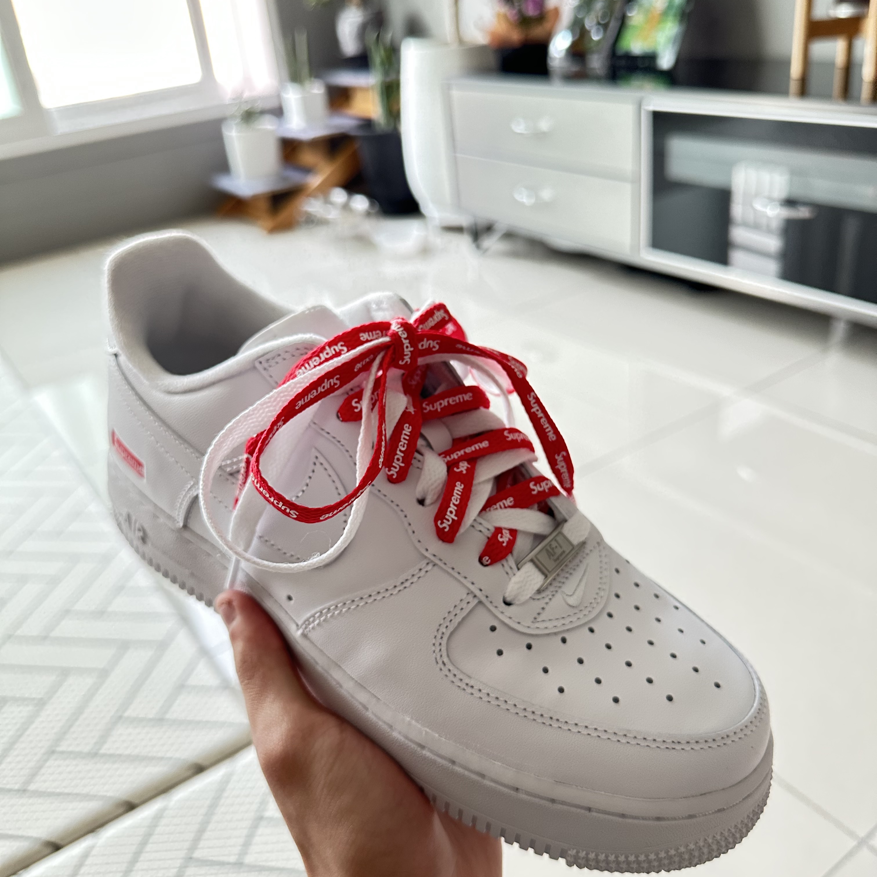 Nike x Supreme Air Force 1 Low White 착용 스타일