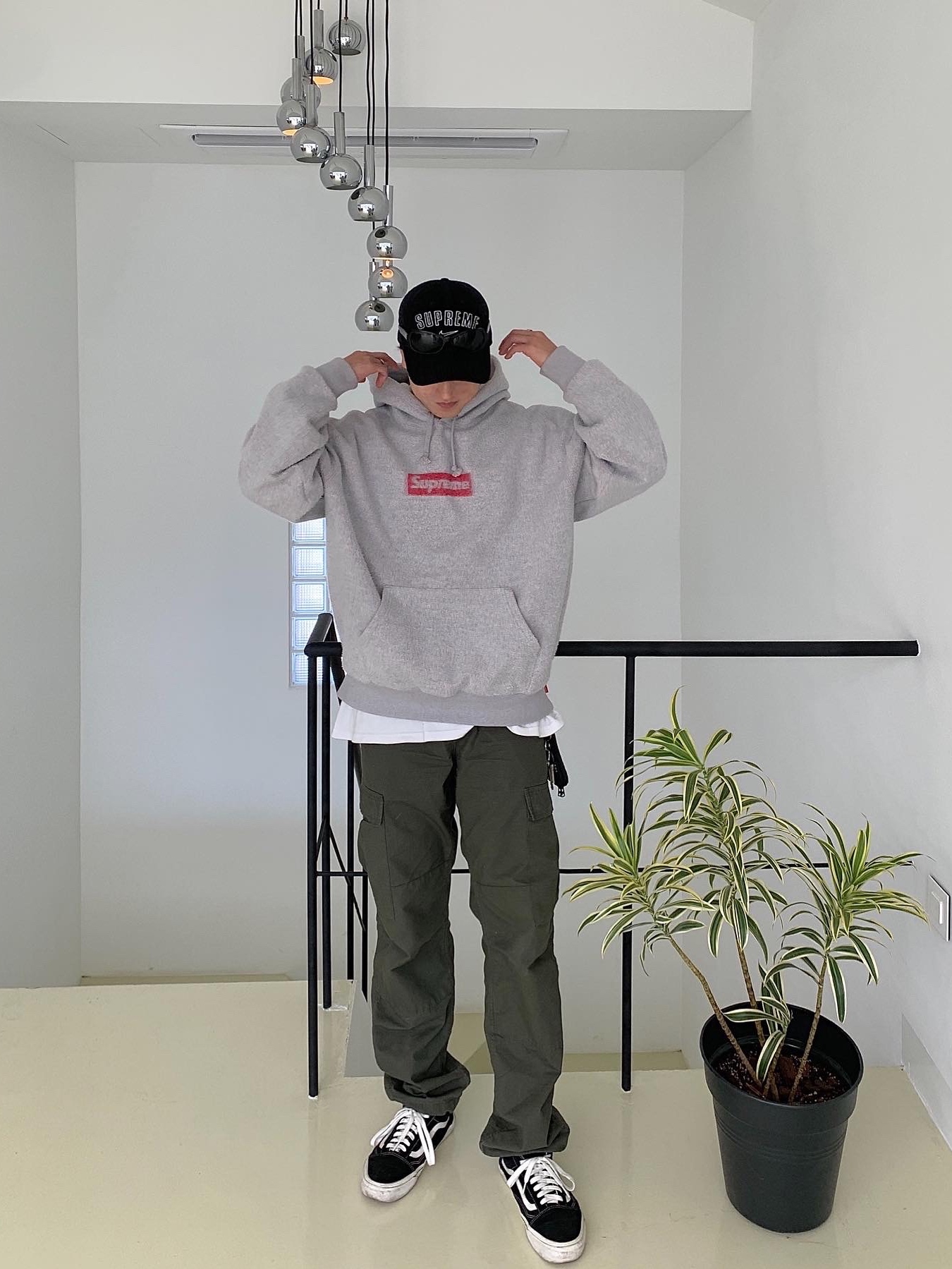Supreme Inside Out Box Logo Hooded Sweatshirt Heather Grey - 23SS, Supreme x Nike Arc Corduroy 6-Panel Black - 22SS 착용 스타일 - 5