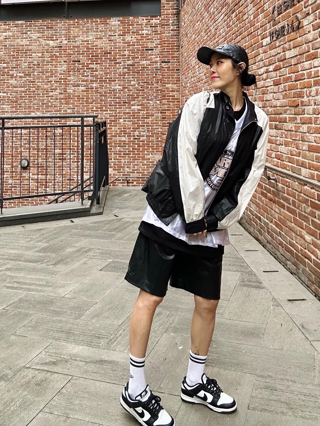 Supreme Puffer Neck Pouch Black - 22FW, Supreme Leather Camp Cap Black - 21SS 착용 스타일 - 1