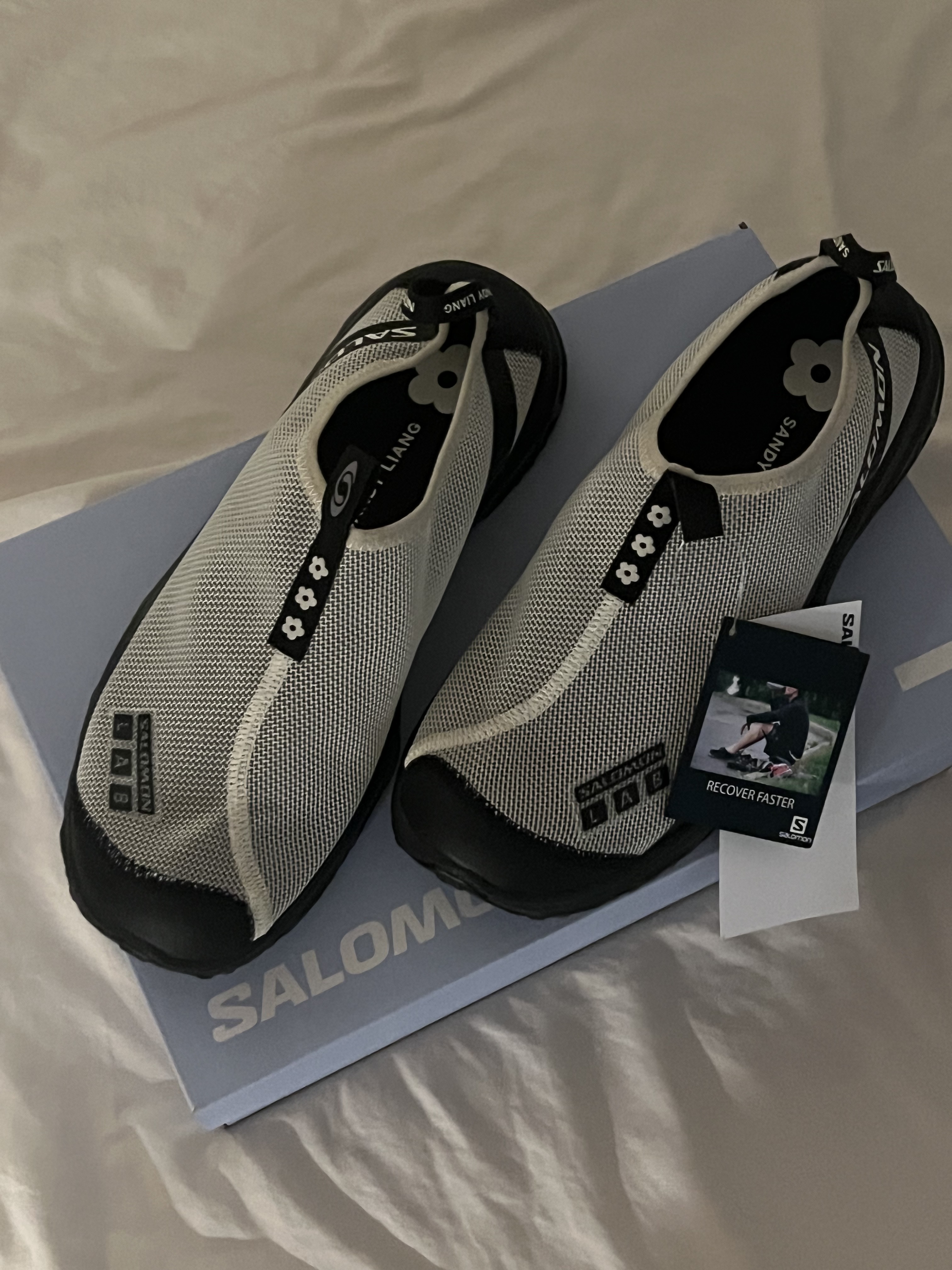 Salomon x Sandy Liang RX Moc 3.0 Black White 착용 스타일 - 1
