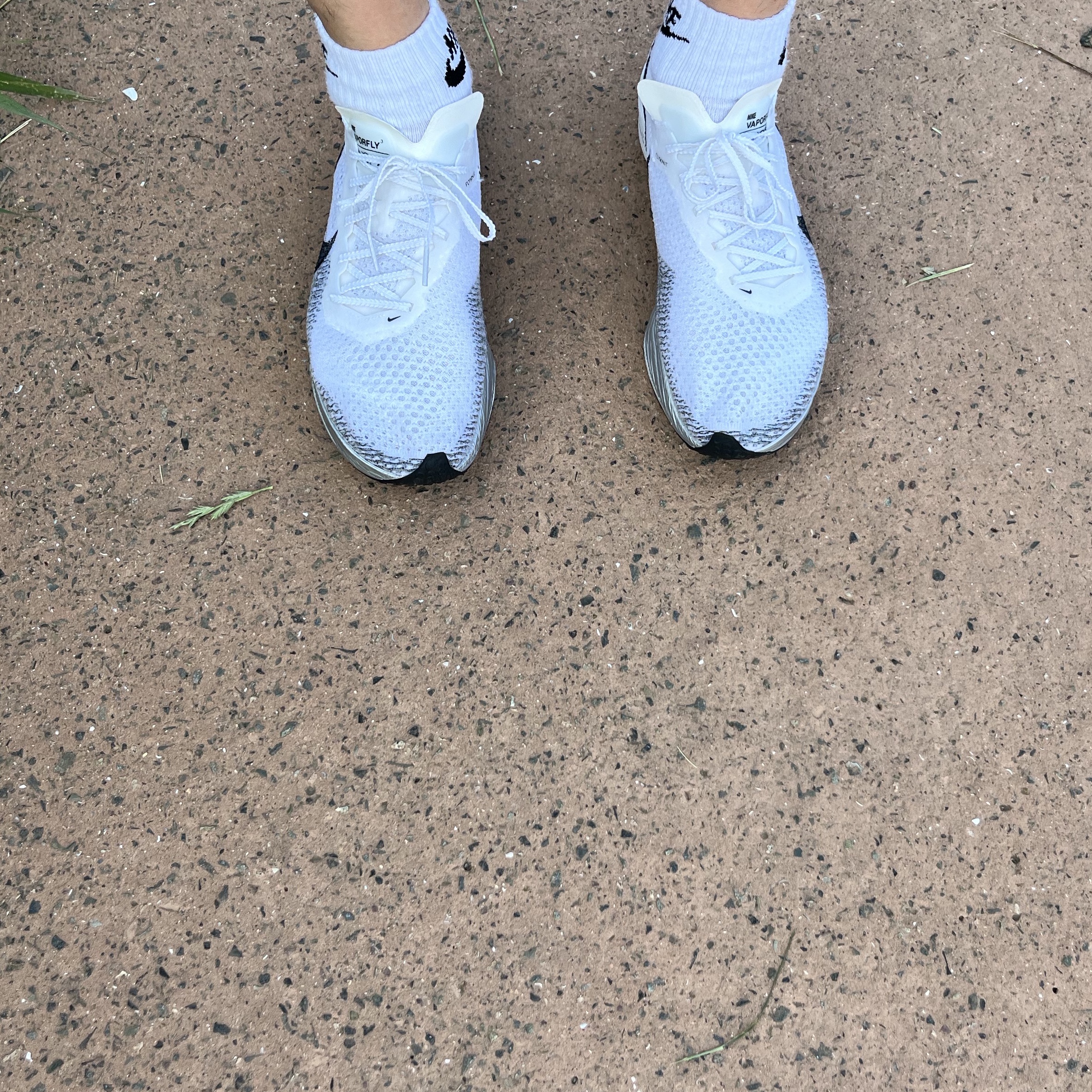 Nike ZoomX Vaporfly Next% 3 White Grey 착용 스타일 - 2