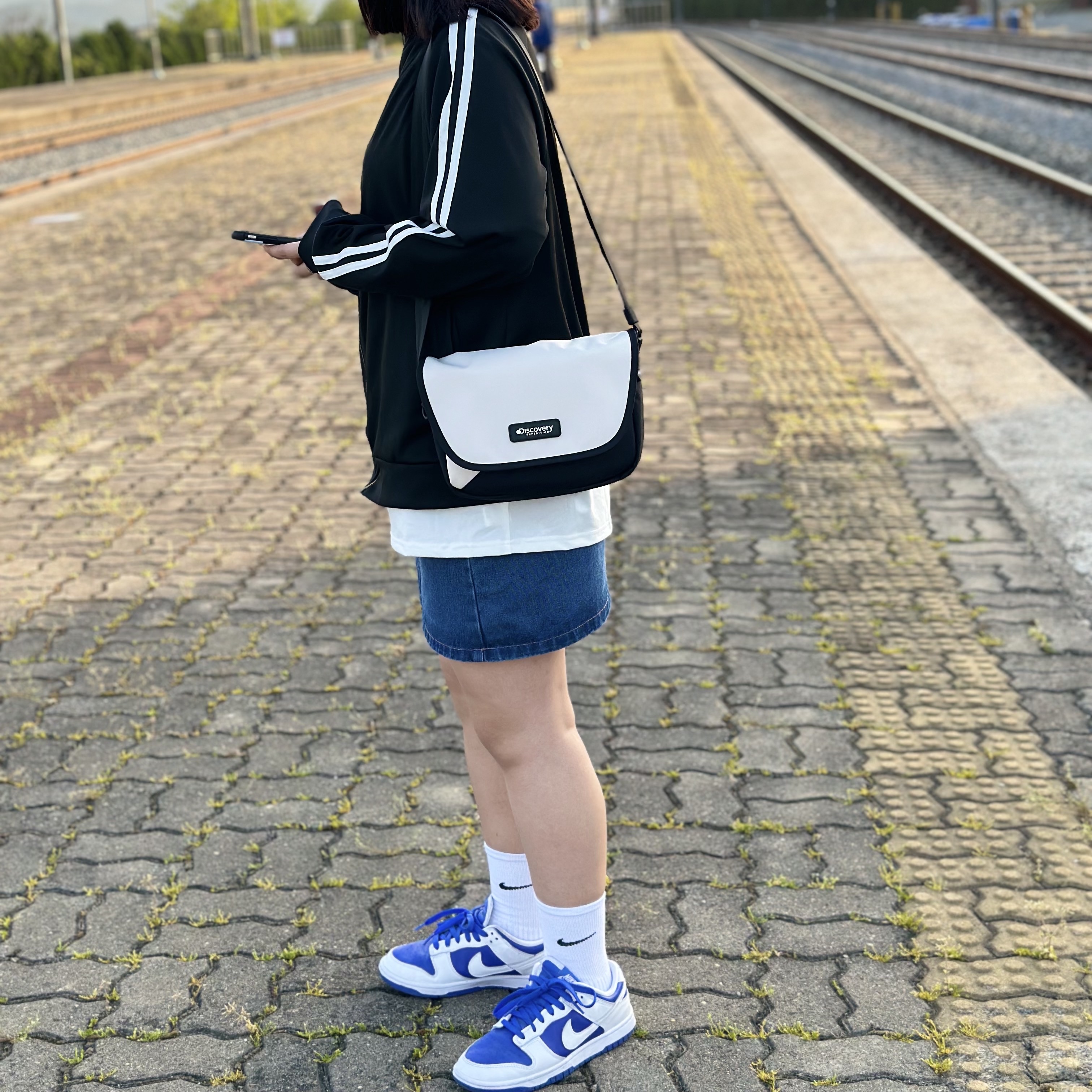 나이키 덩크 로우 레트로 레이서 블루 앤 화이트 착용 스타일