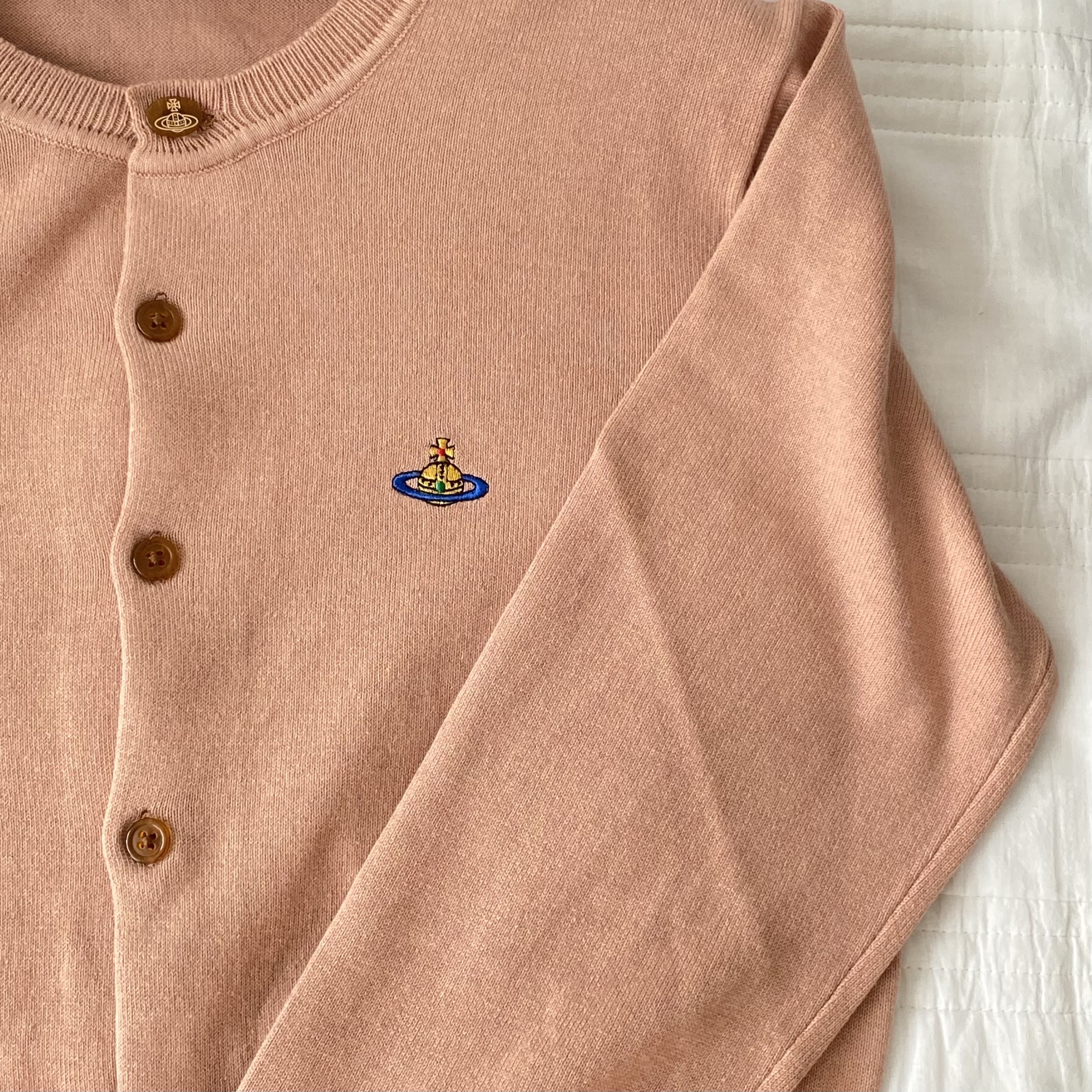 (W) Vivienne Westwood Bea Cardigan Beige 착용 스타일