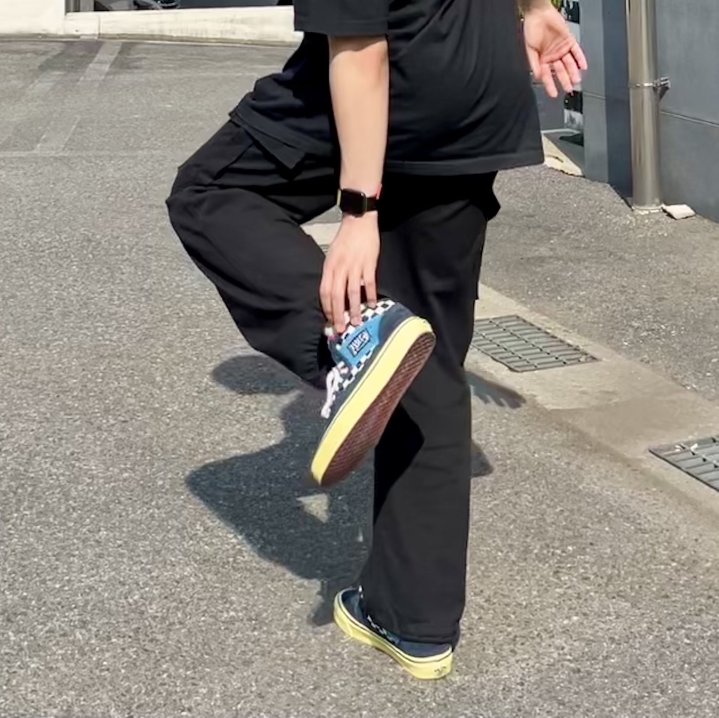 Vans x Liberaiders Half Cab 33 DX Blue, Stussy Beach Roots T-Shirt Black 착용 스타일 - 3