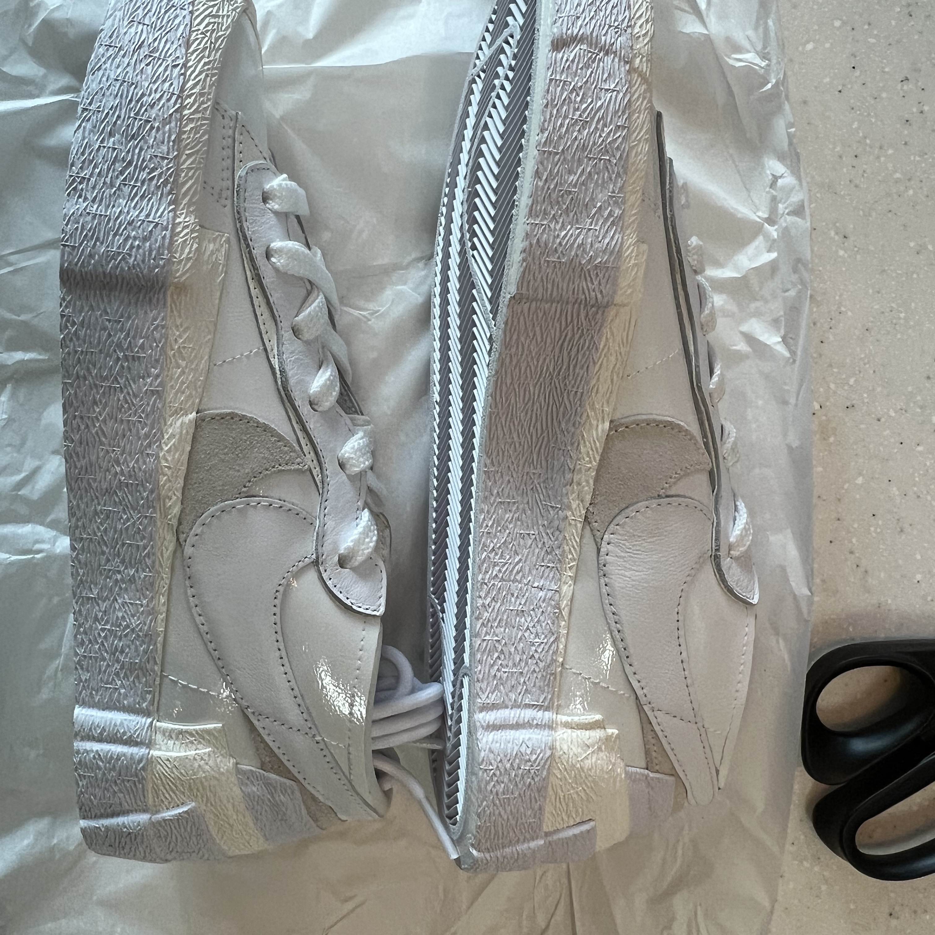 Nike x Sacai Blazer Low White Patent Leather 착용 스타일