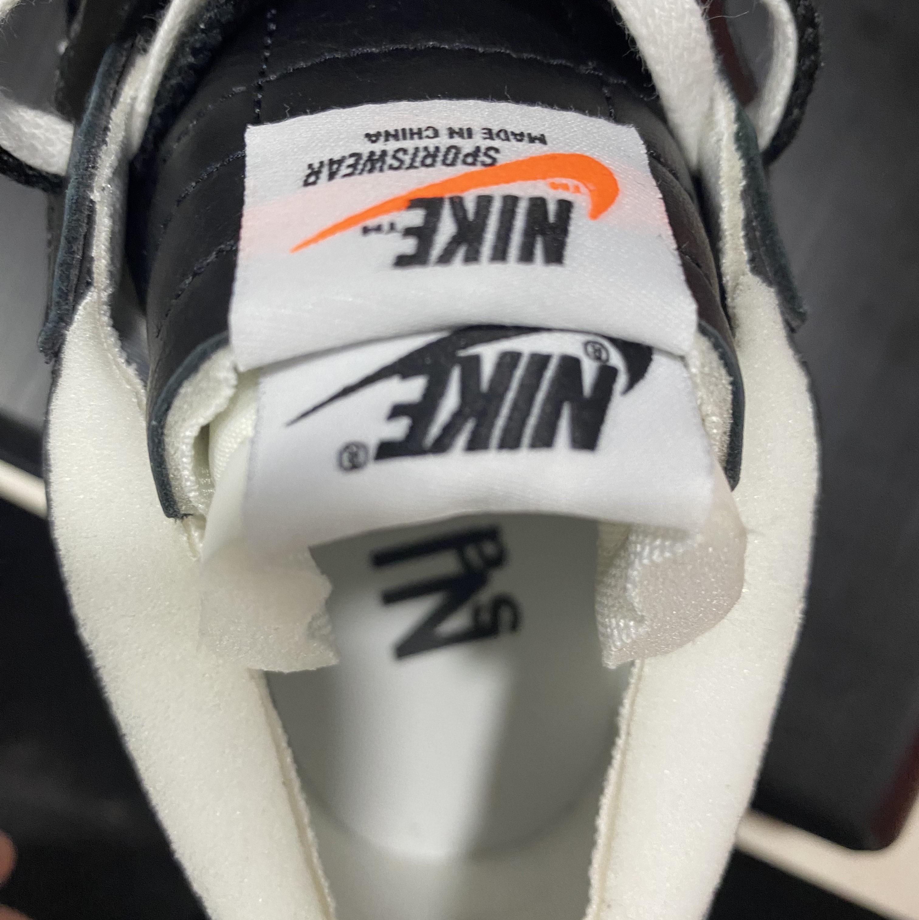 Nike x Sacai Blazer Low Black Patent Leather 착용 스타일 - 4