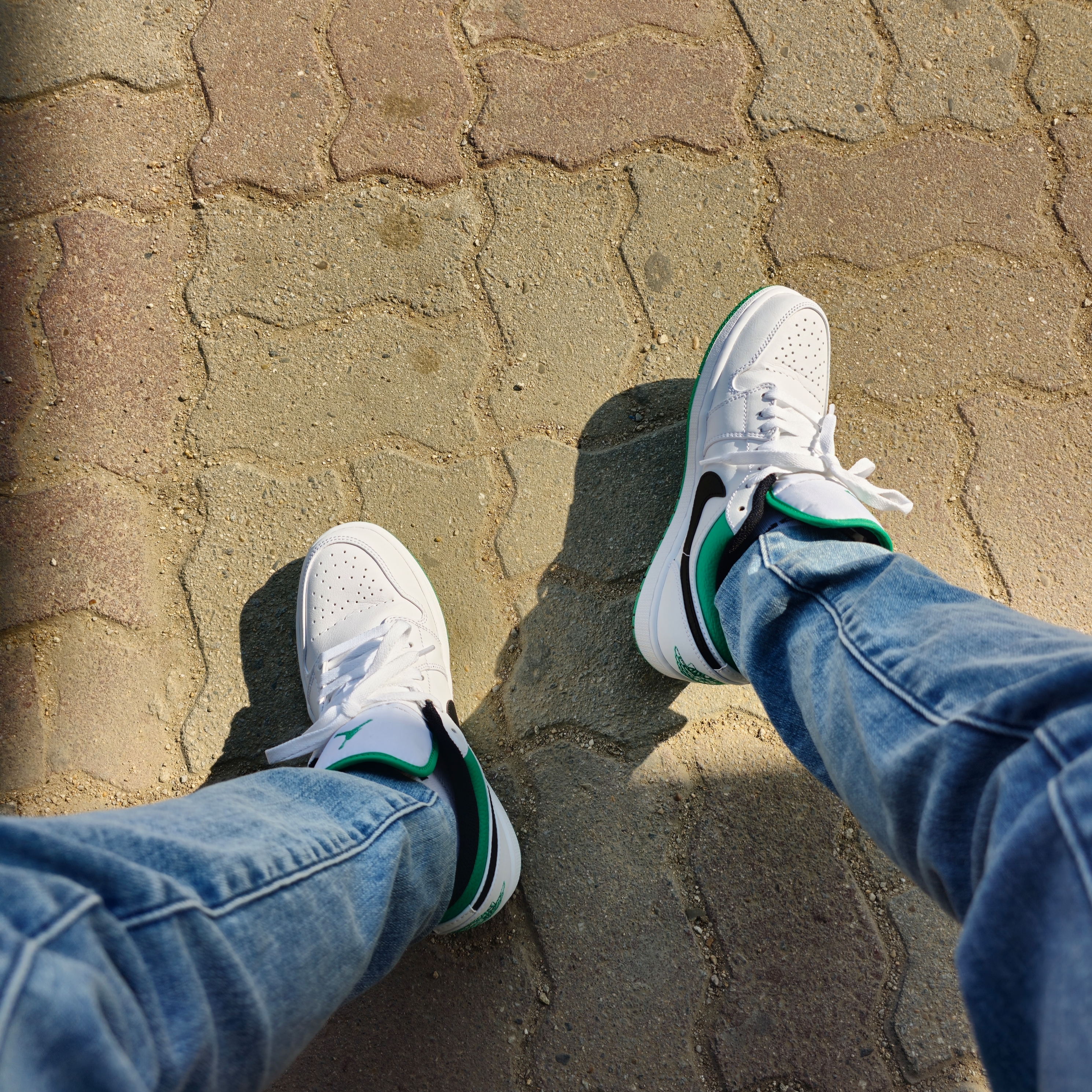 Jordan 1 Low White Lucky Green 착용 스타일