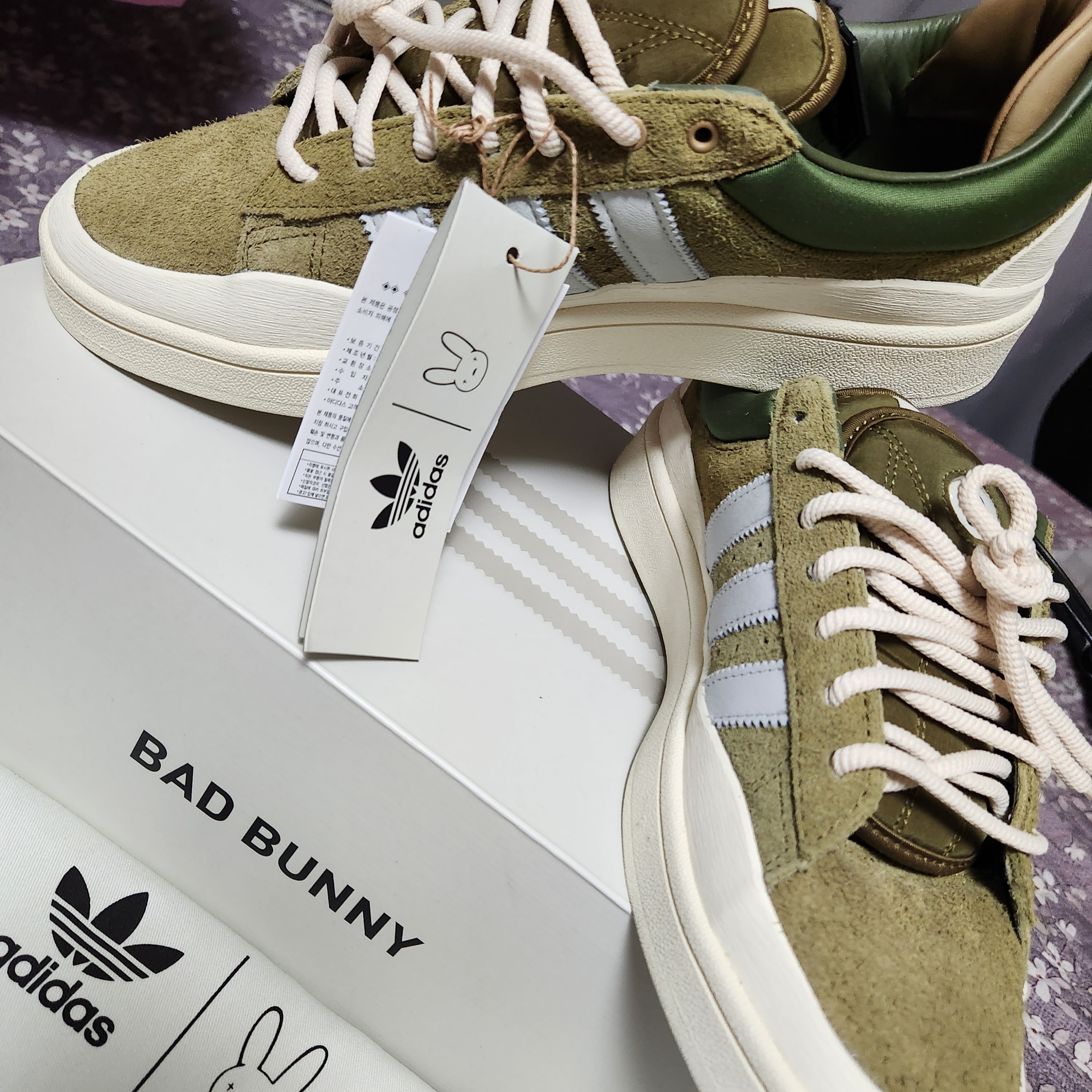 Adidas x Bad Bunny Campus Wild Moss 착용 스타일