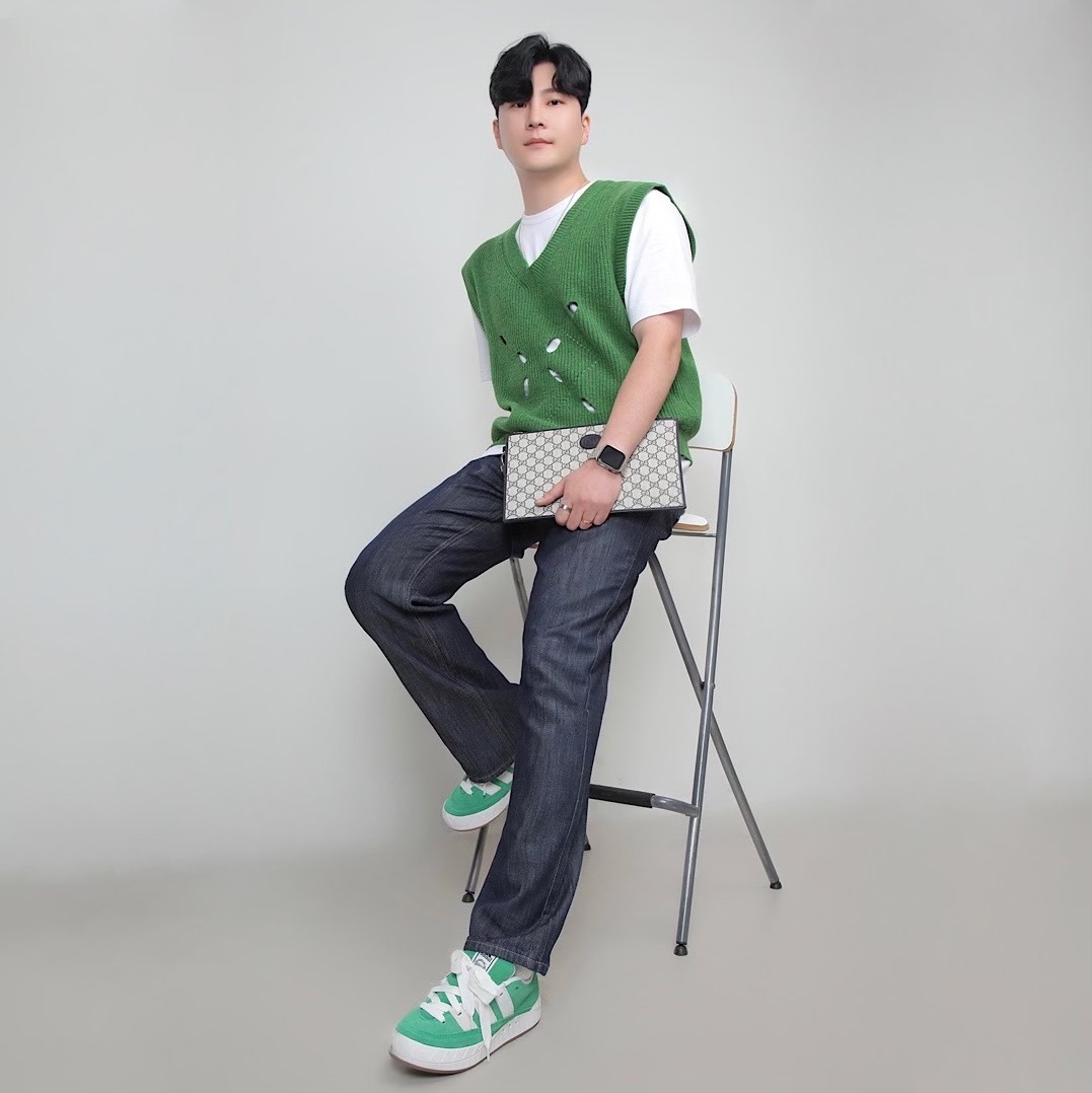 Adidas Adimatic Green, Gucci Pouch with Interlocking G Beige Ebony 착용 스타일