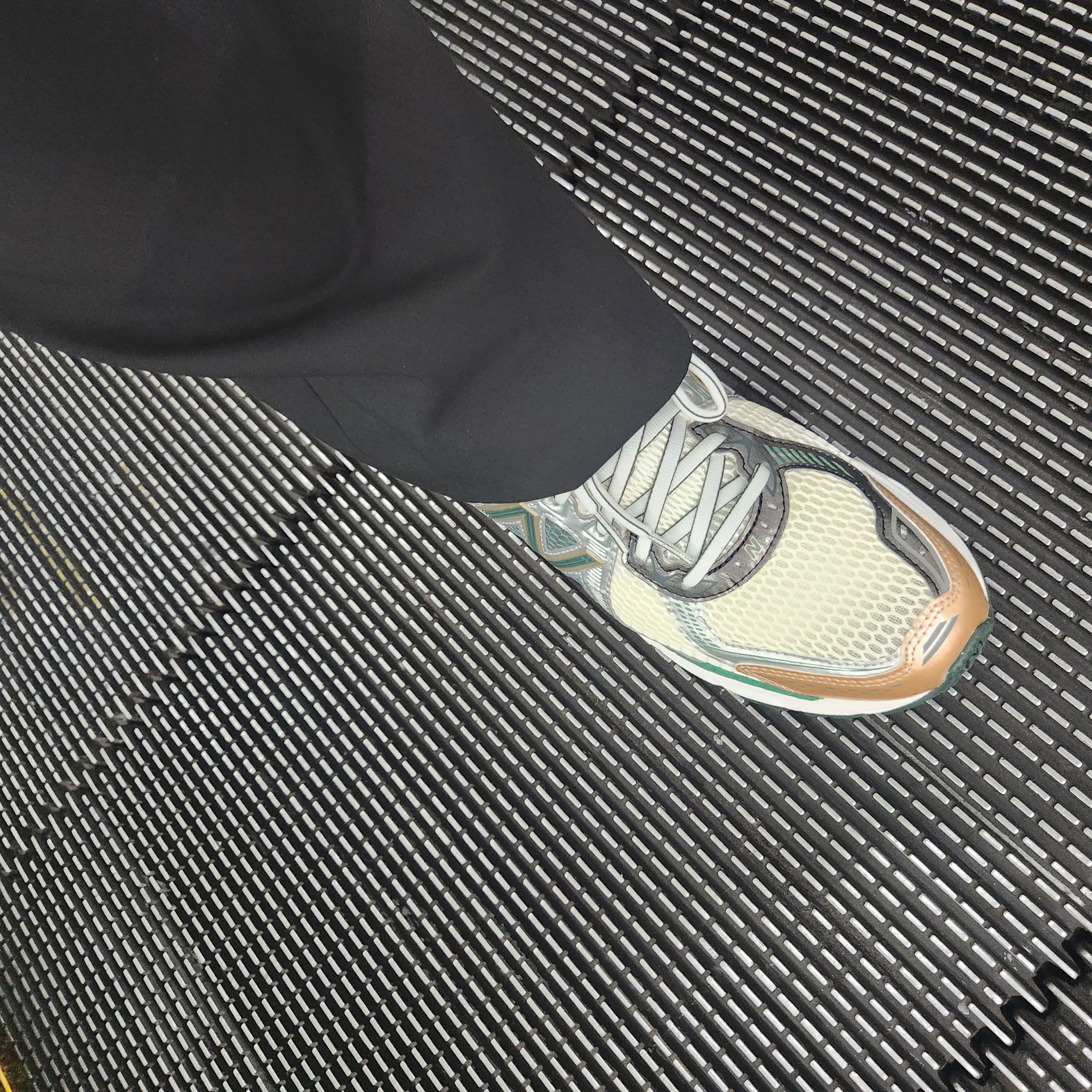 New Balance x Aime Leon Dore 860v2 Green 착용 스타일 - 2