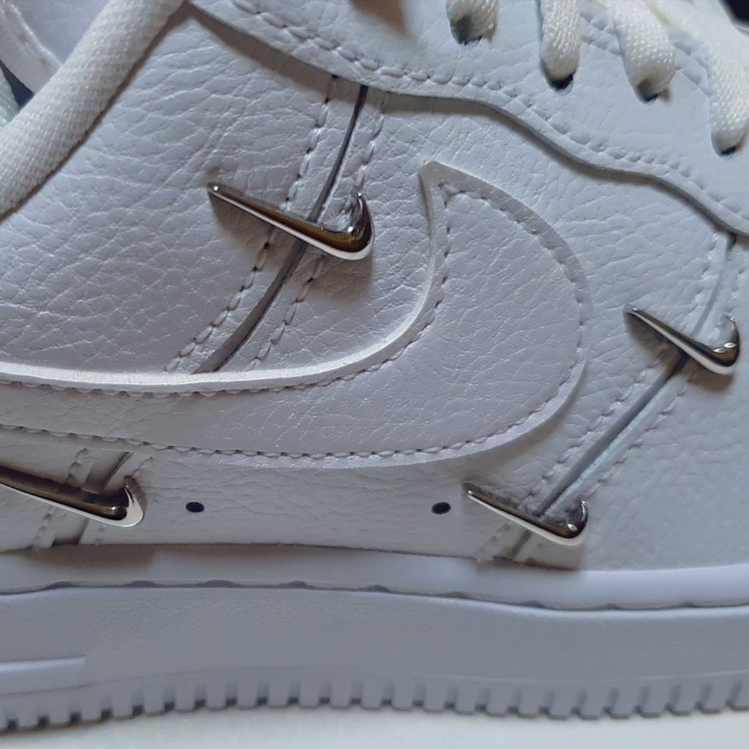 (W) Nike Air Force 1 Low '07 LX Chrome Luxe 착용 스타일 - 2
