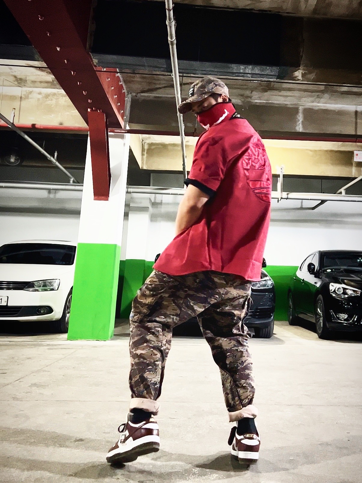 Supreme x Undercover Studded 6-Panel Brown Camo - 23SS, Supreme x Undercover Studded Cargo Pant Brown - 23SS 착용 스타일 - 3
