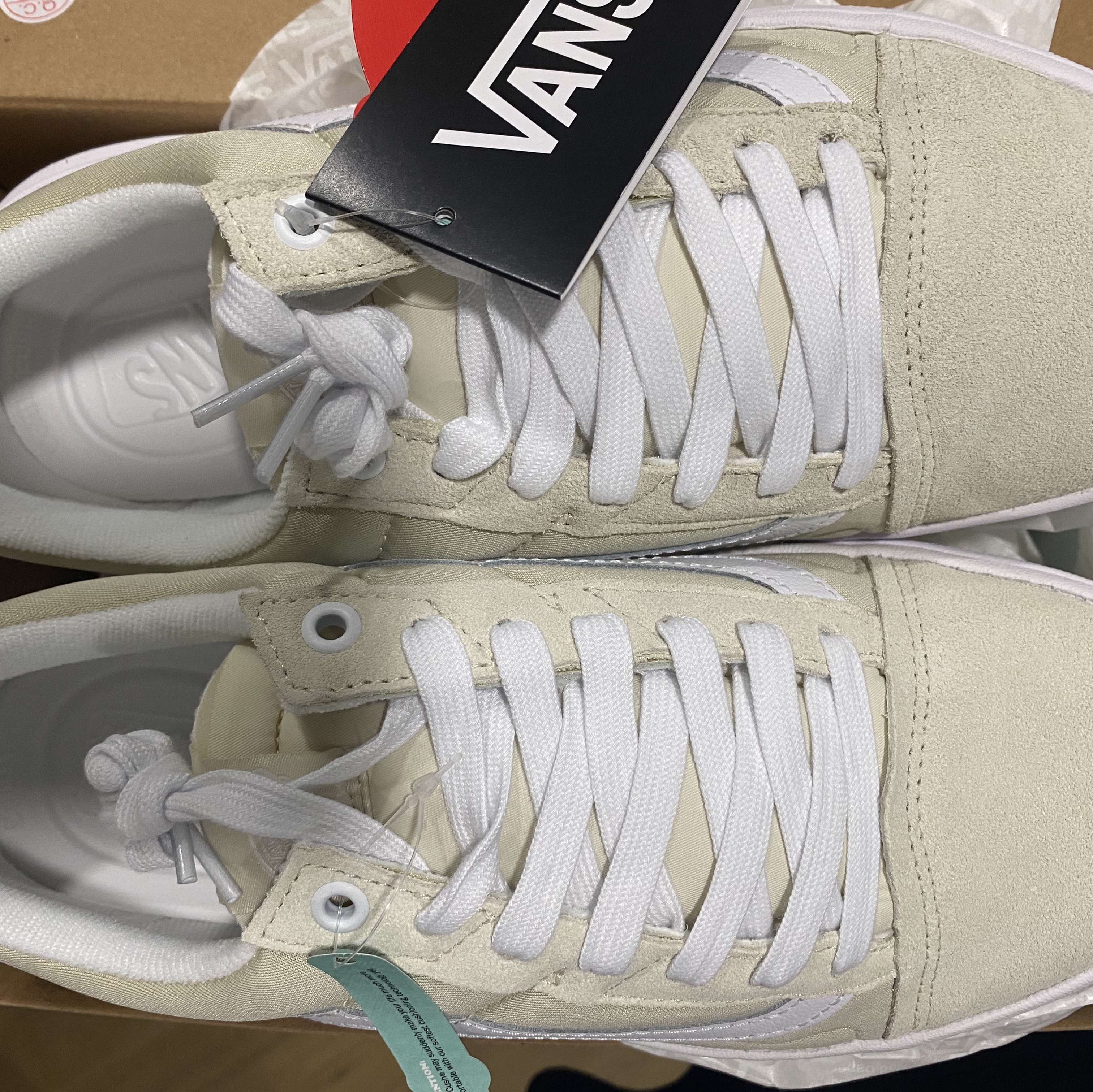 Vans Old Skool Overt CC Sand White 착용 스타일 - 1