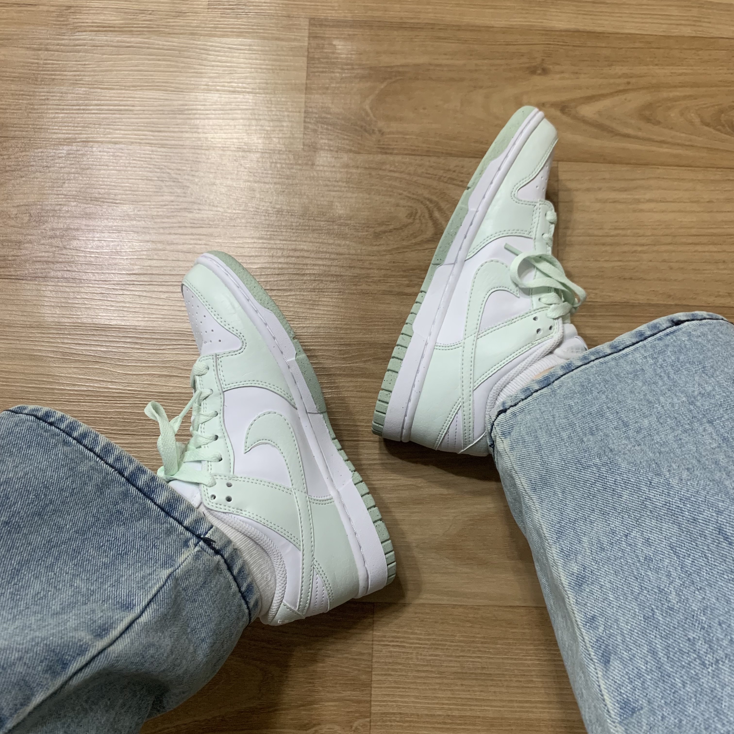 (W) Nike Dunk Low Next Nature Barely Green and White 착용 스타일 - 1